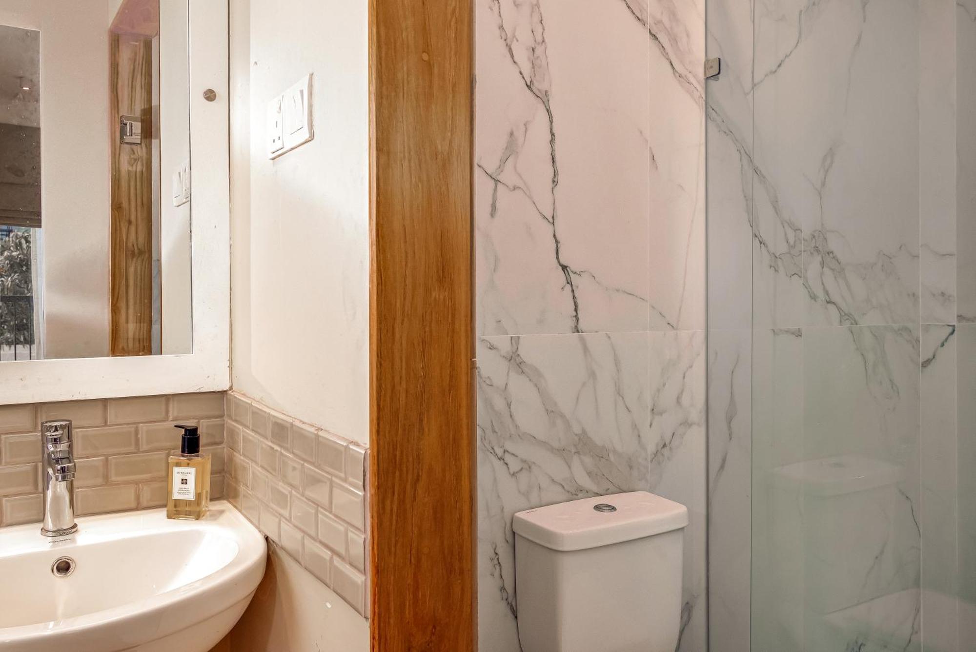Ara Deluxe King Room