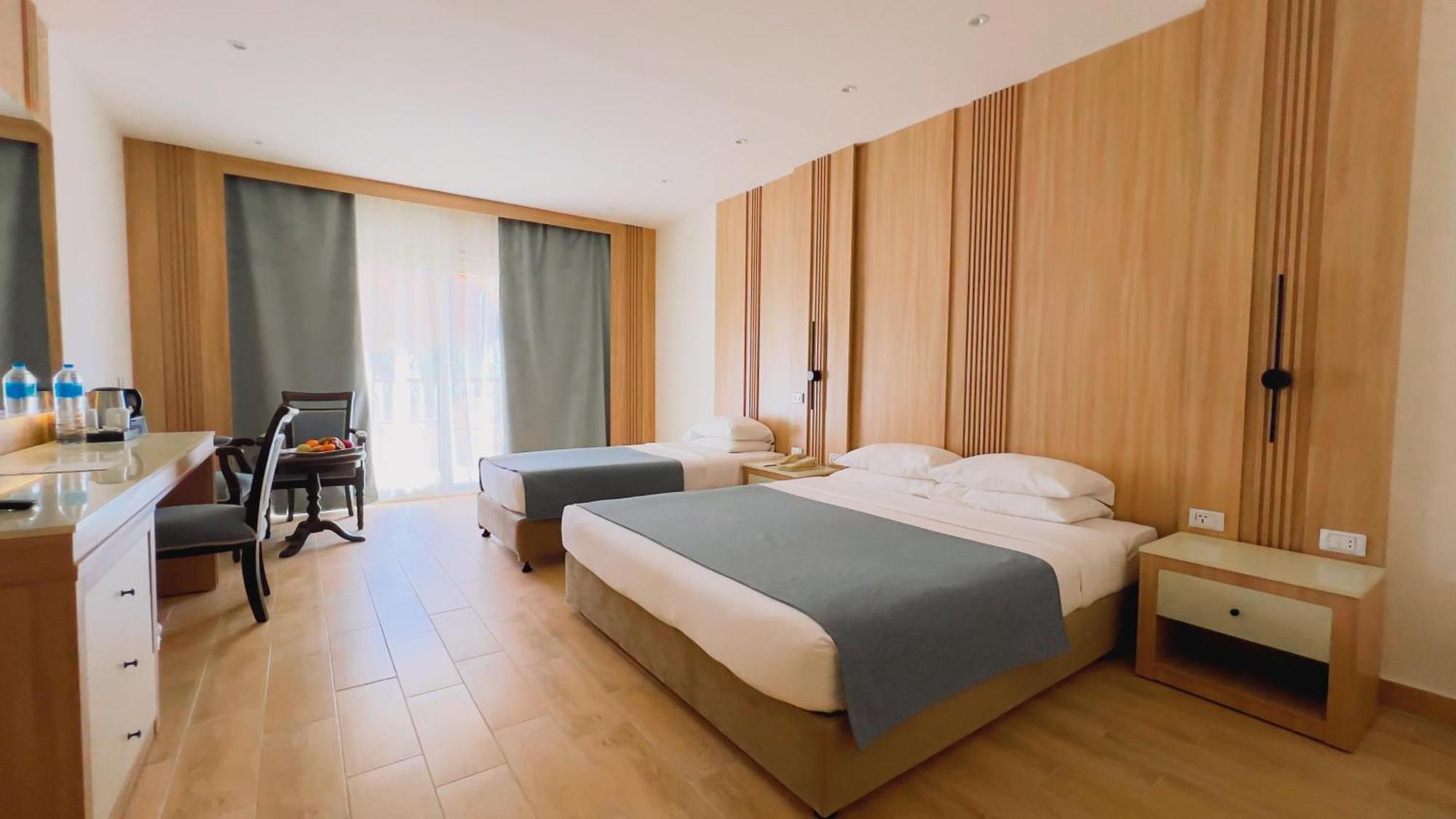 Deluxe Room,1671887884:JPEG