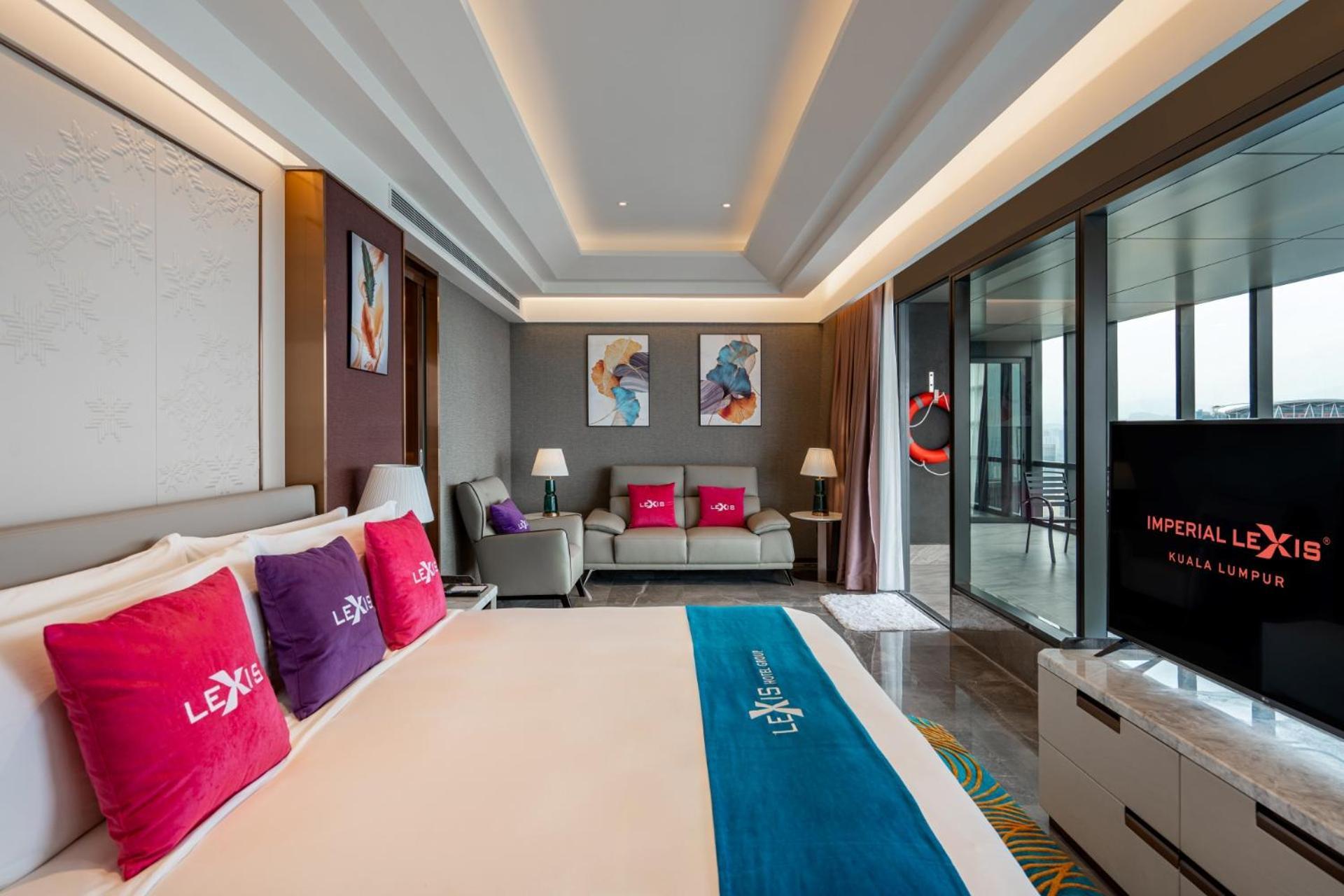 Presidential Pool Suite