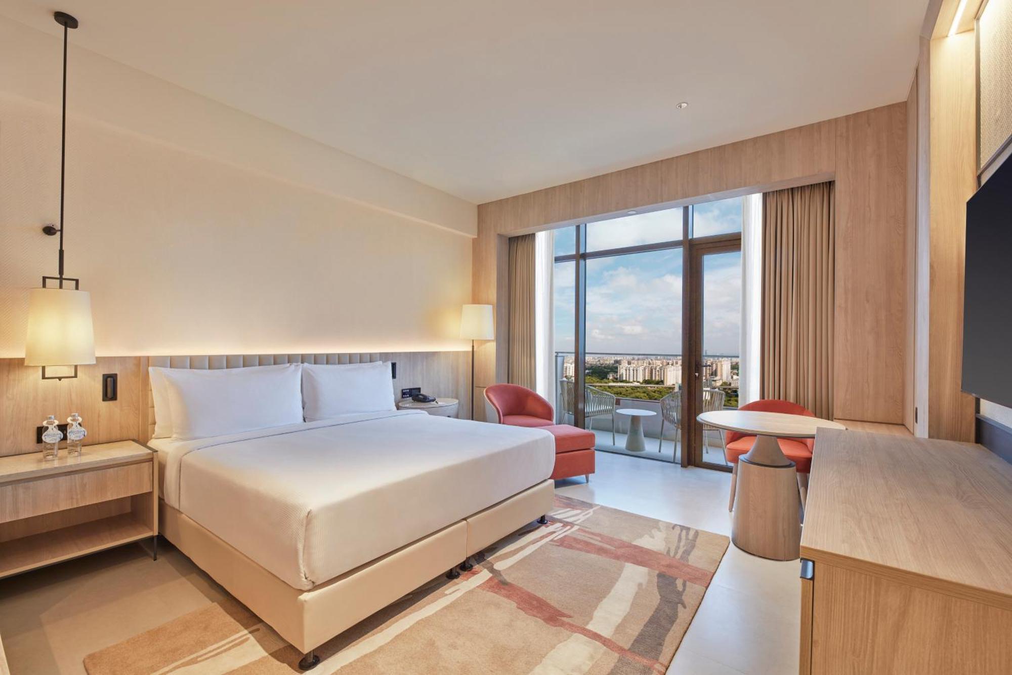 King Guest Room with Balcony