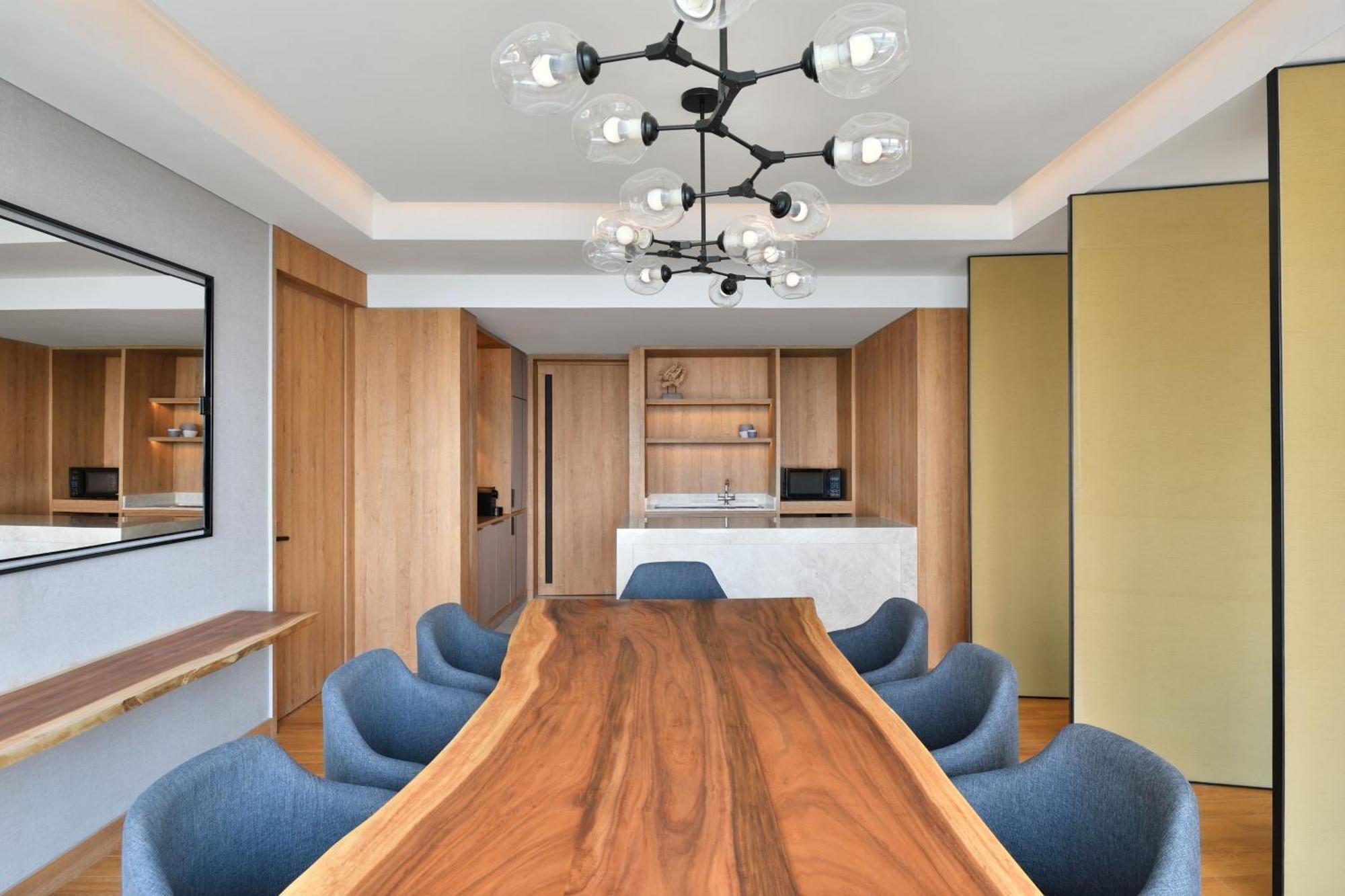 Presidential Suite, 1 Bedroom Presidential Suite, 1 King with Curated high-tea experience & enjoy 10% discount on F&B and Spa