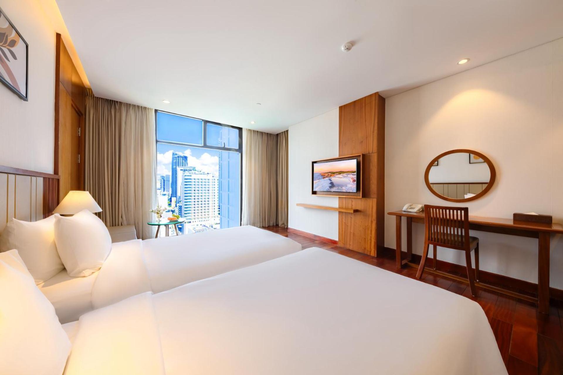 Grand Premier Twin with City View