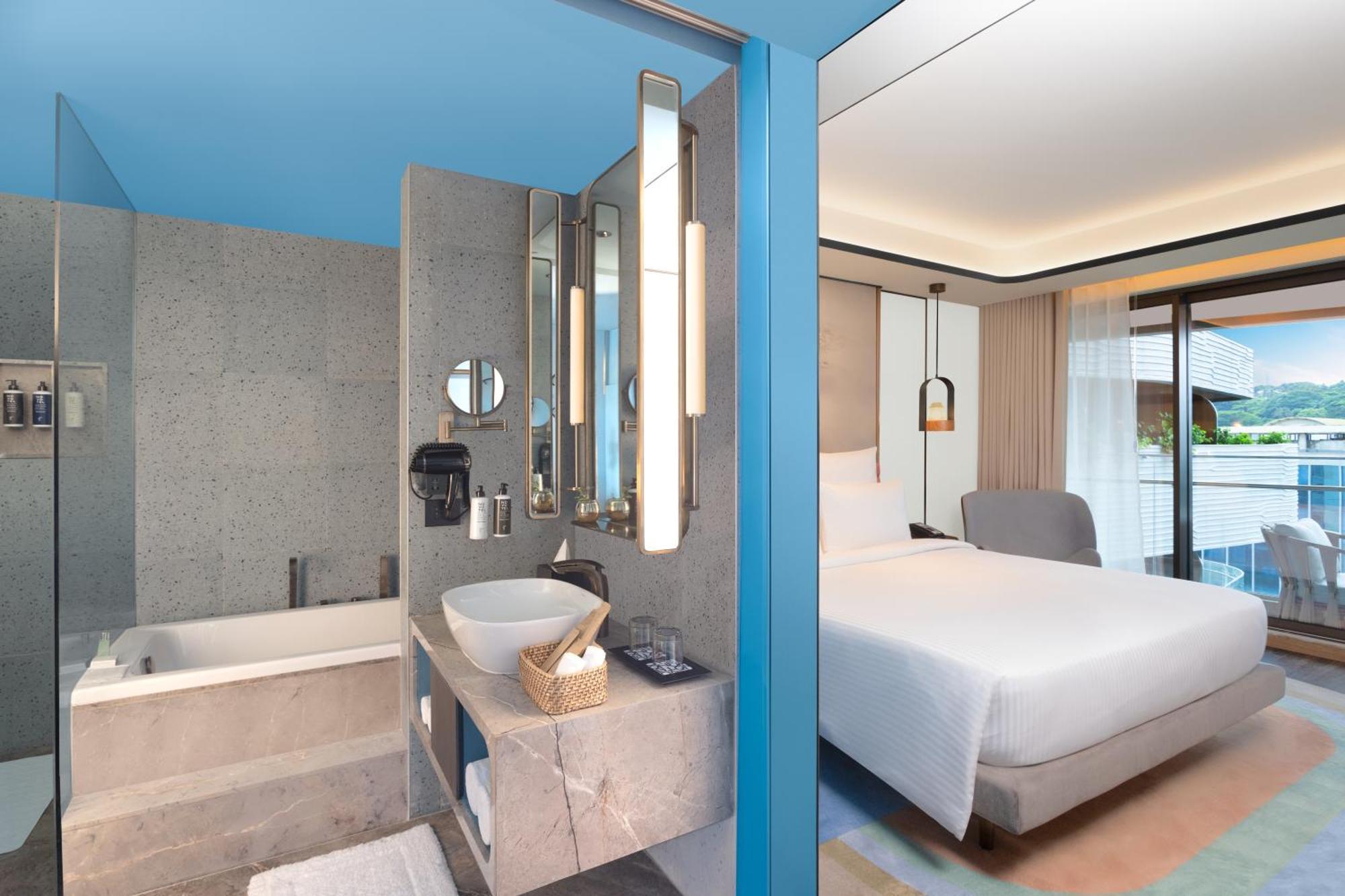 Executive Queen Room with Balcony - 2 pints of Beer & 20% off on SPA once per stay - Happy Hour Special: 50% discount on select brands (4-8 PM)
