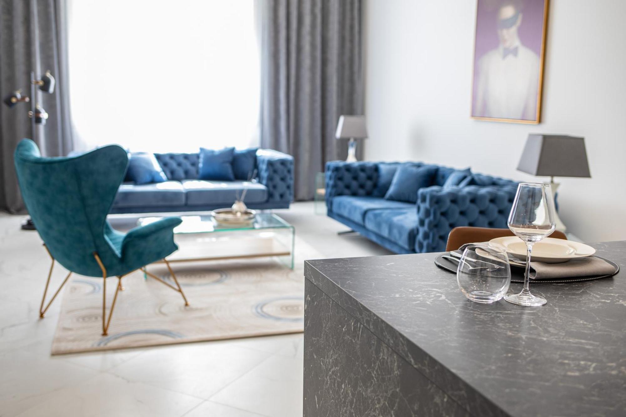 Deluxe One-Bedroom Apartment