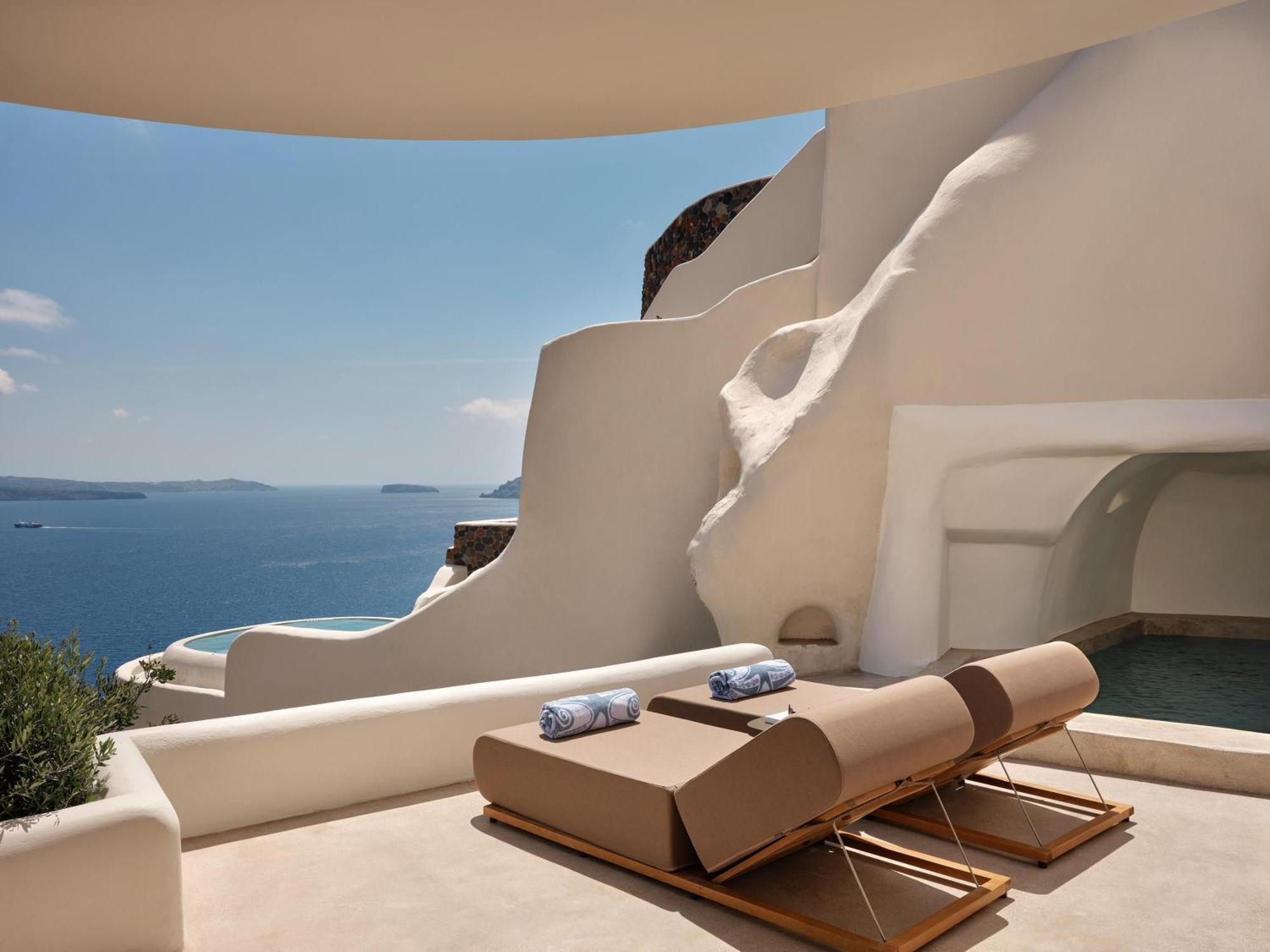 Cave Pool Suite with Caldera View