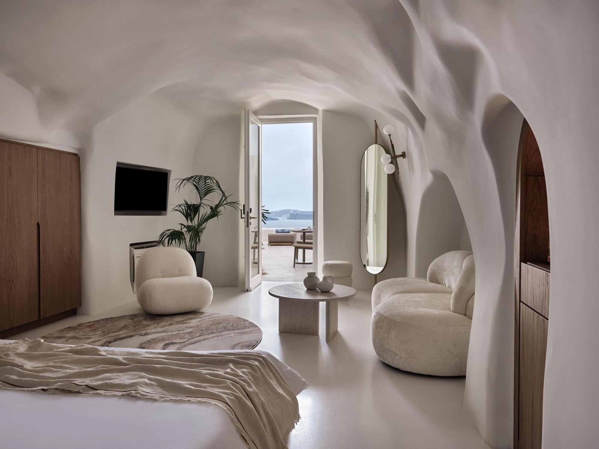 Water Retreat Suite with Private Pool and Caldera View