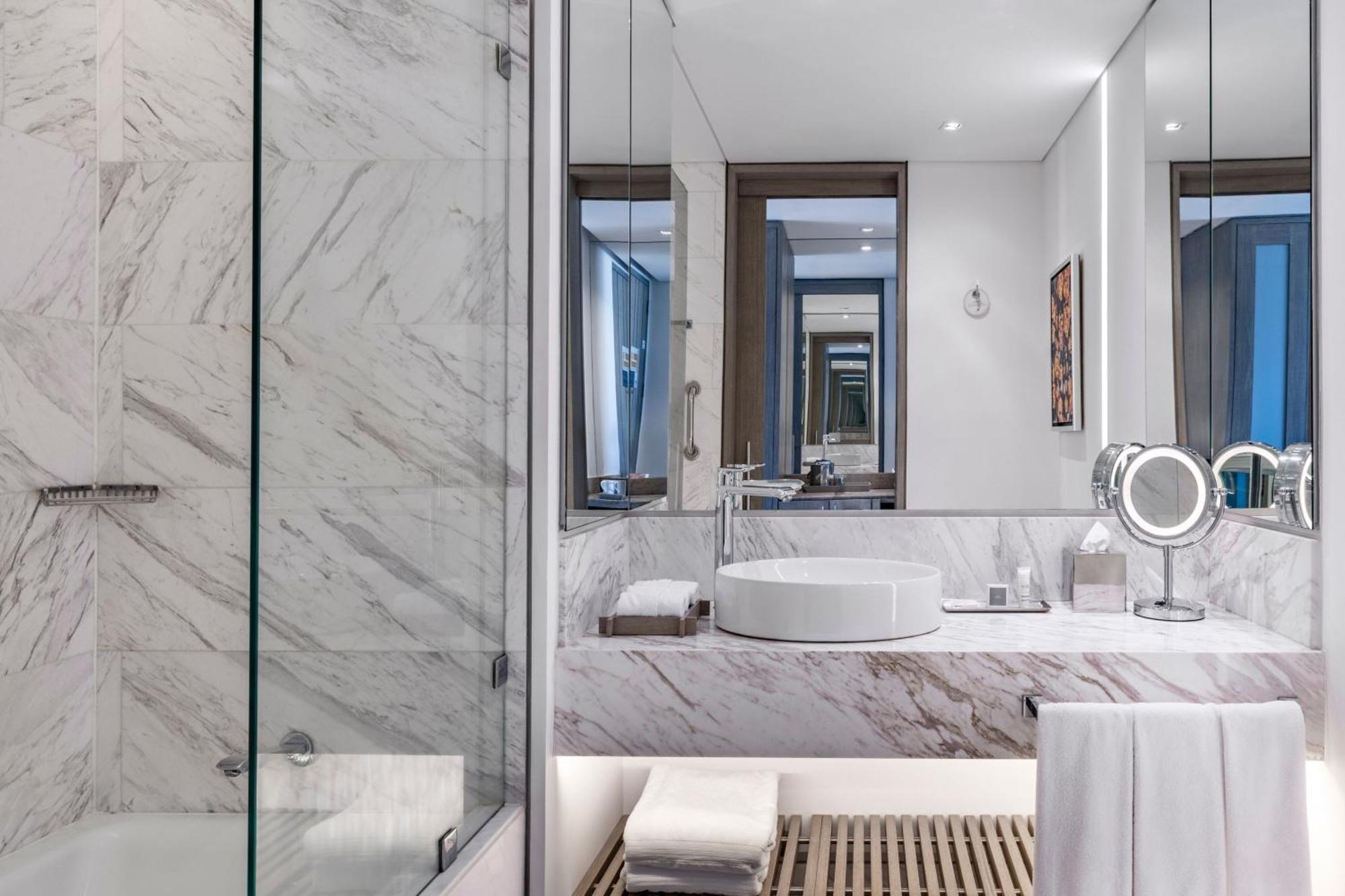 Deuxe King Room,1622890658:JPEG