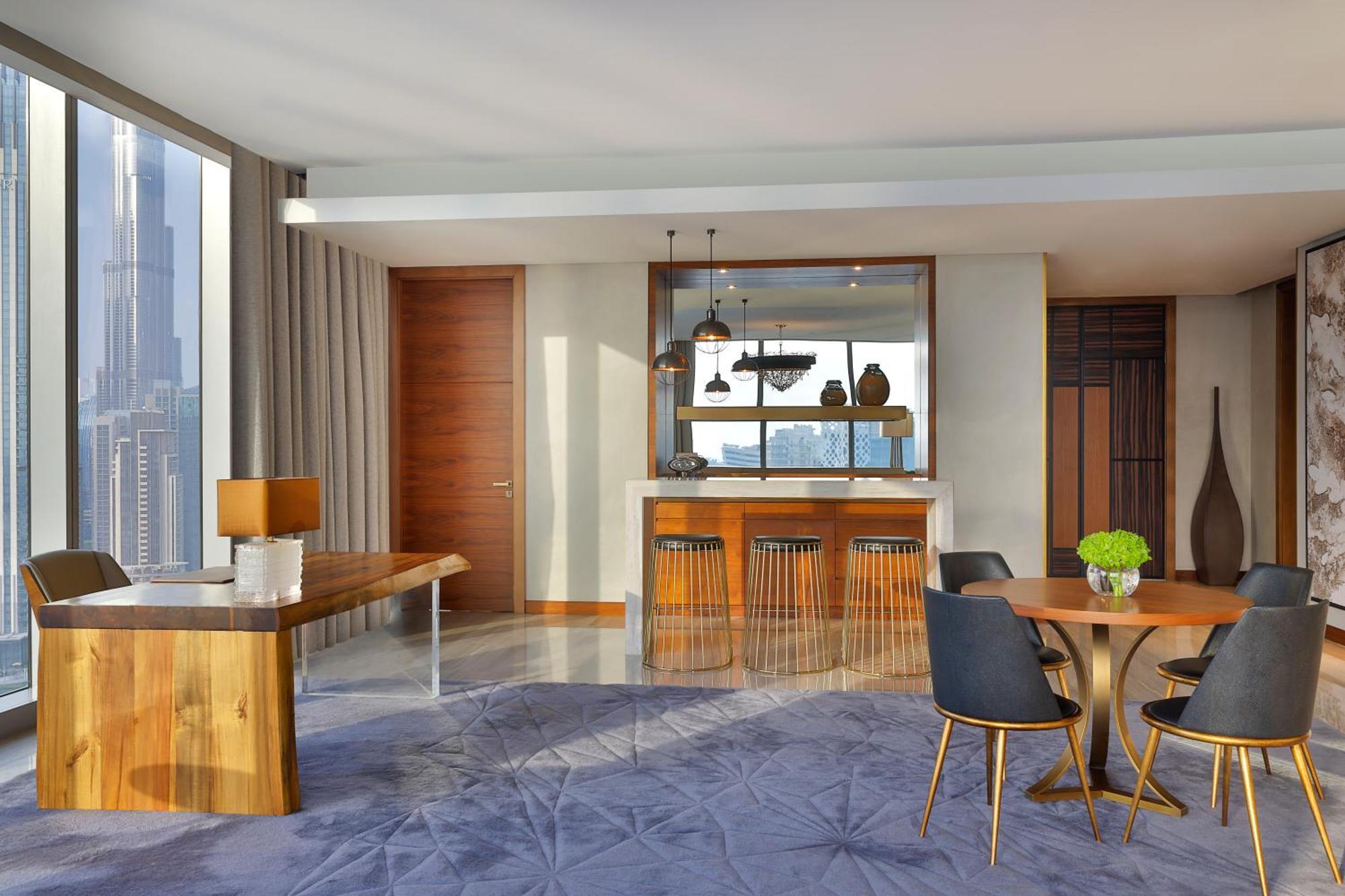 Signature Suite met Kingsize Bed en Uitzicht op het Kanaal - Inclusief Signature St. Regis Butlerservice