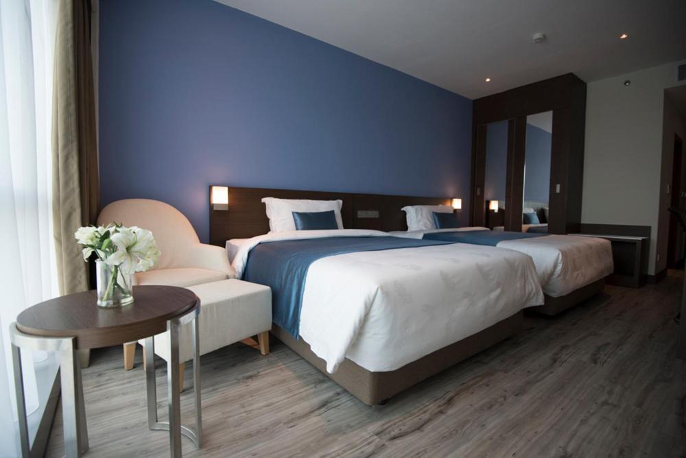 Executive Deluxe - Twin Bed (River View)