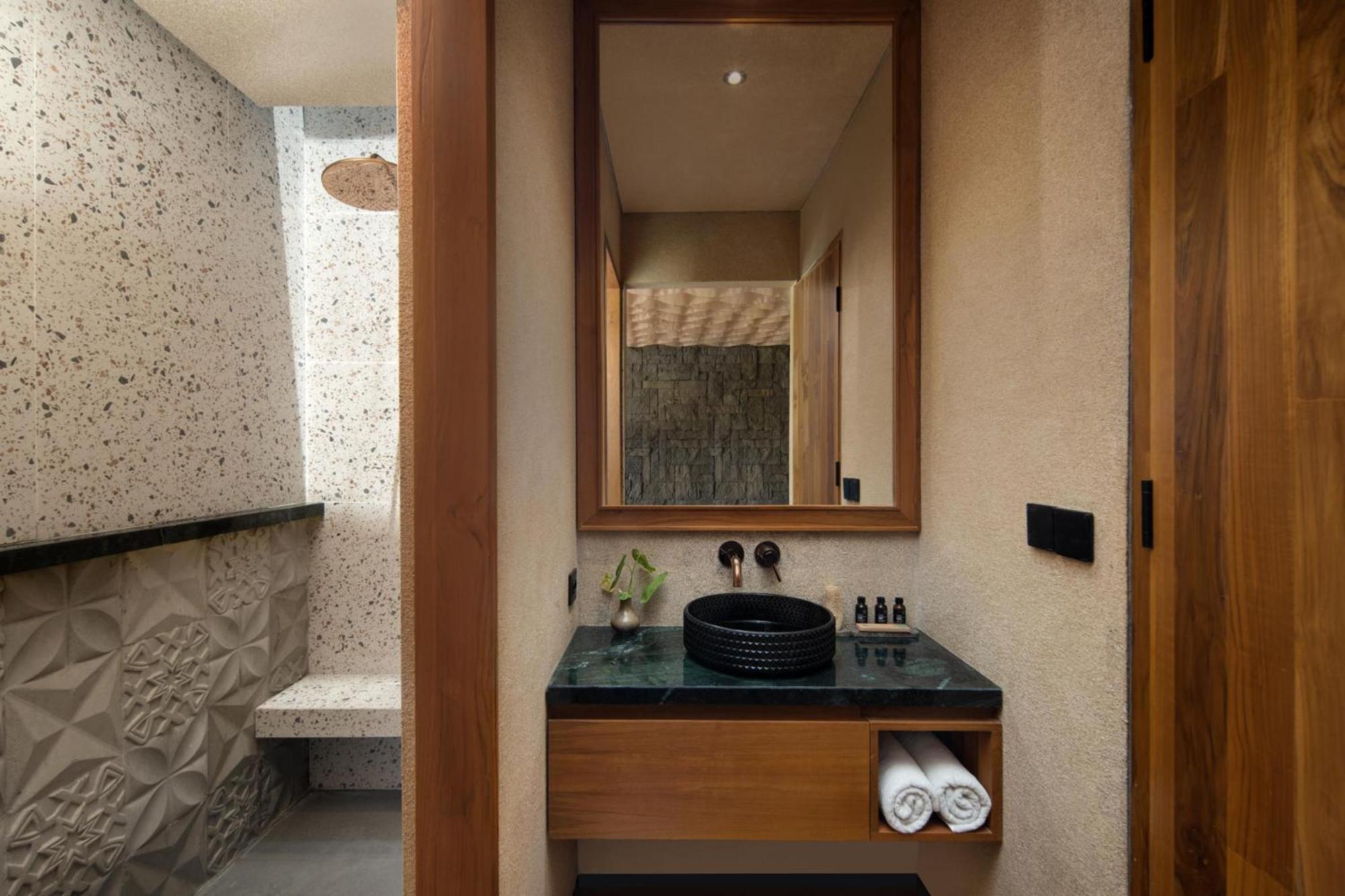 Grand Smart One Bedroom Villa With Private Pool, Jacuzzi and Lagoon Access