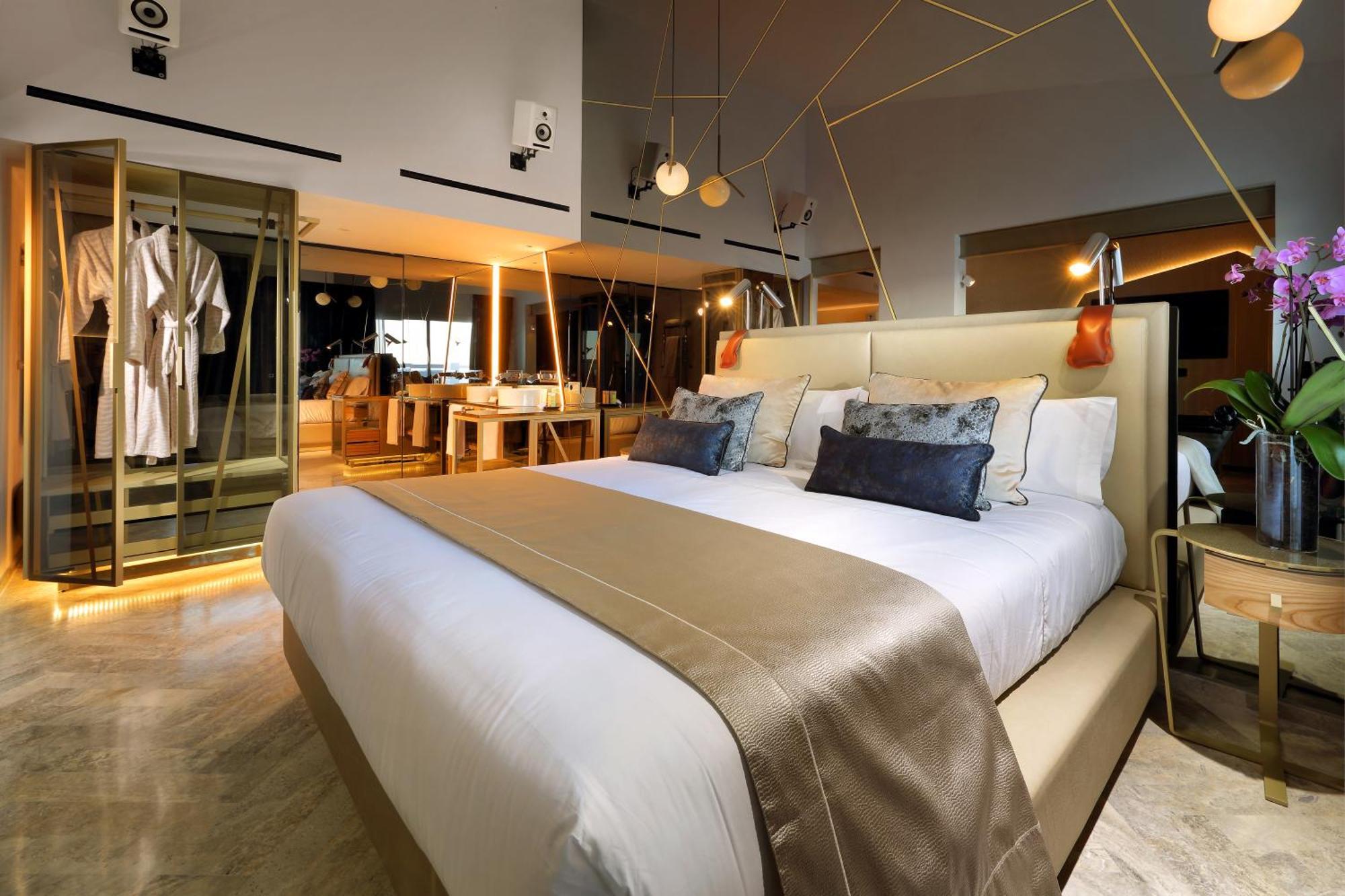 Suite Stage View - Entrance to Ushuaia Club Included