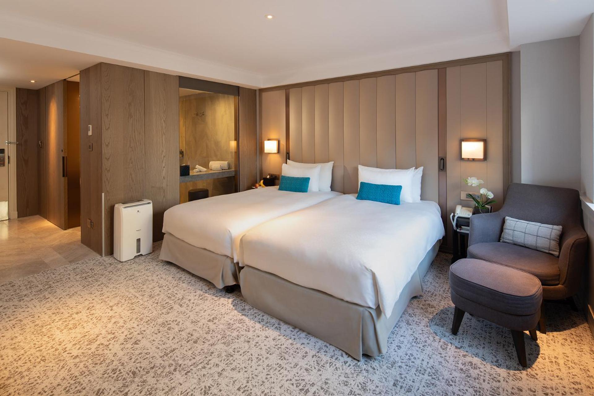 Premier Twin Room with Royal VIP Lounge