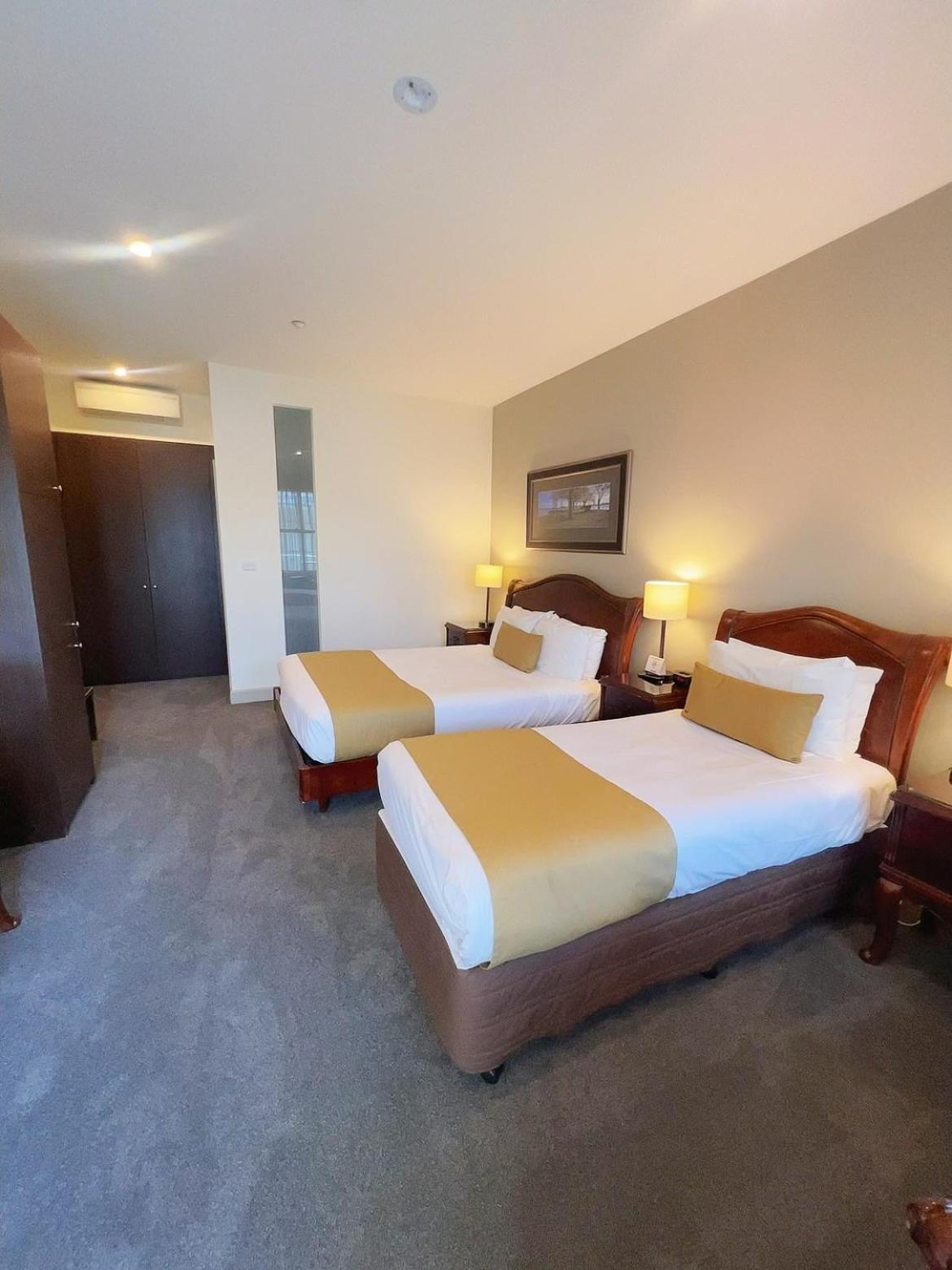 Queen Room with One Queen and One Single Bed - Non-Smoking