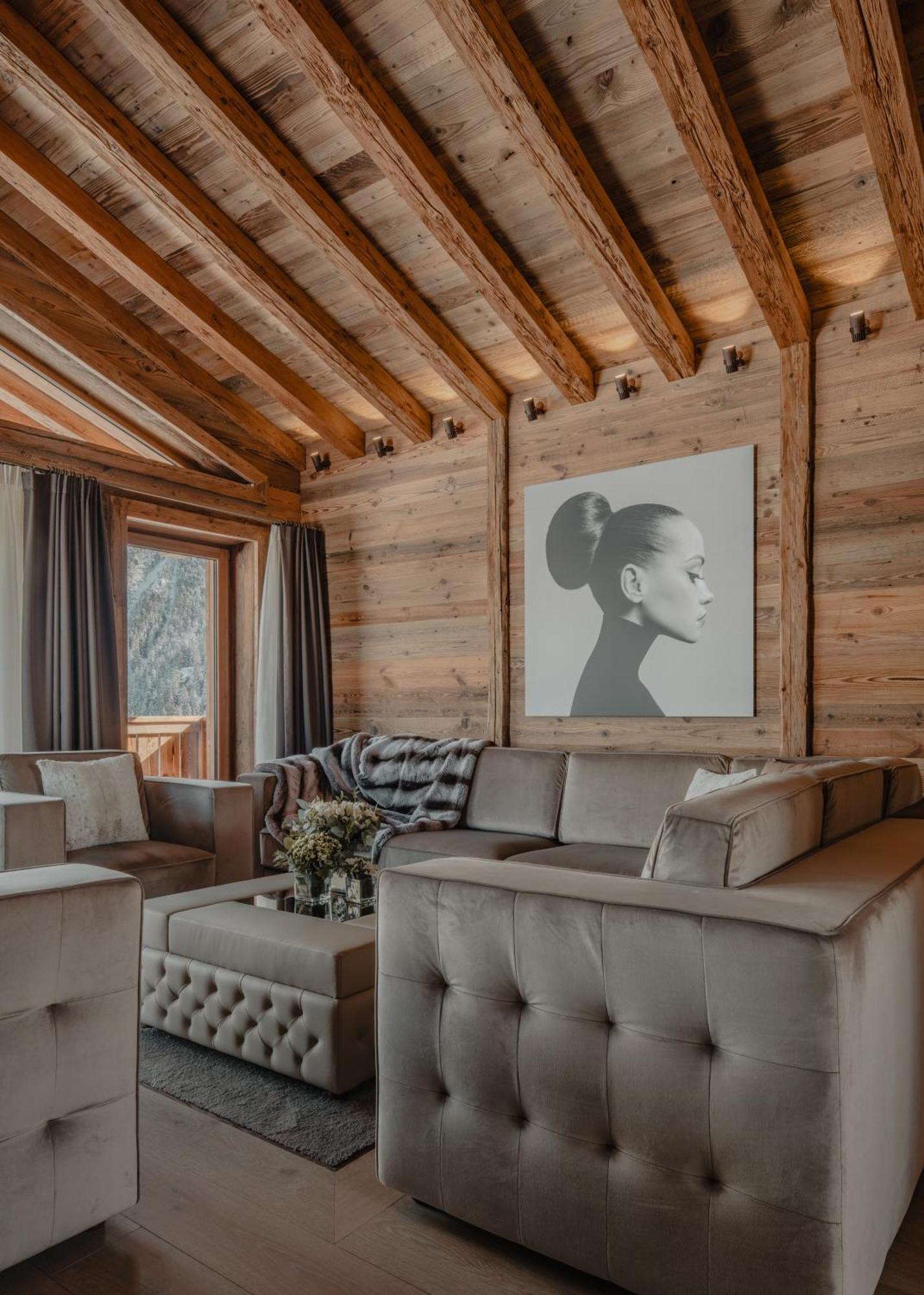 Signature Residence with Four Bedrooms,1632327543:JPEG