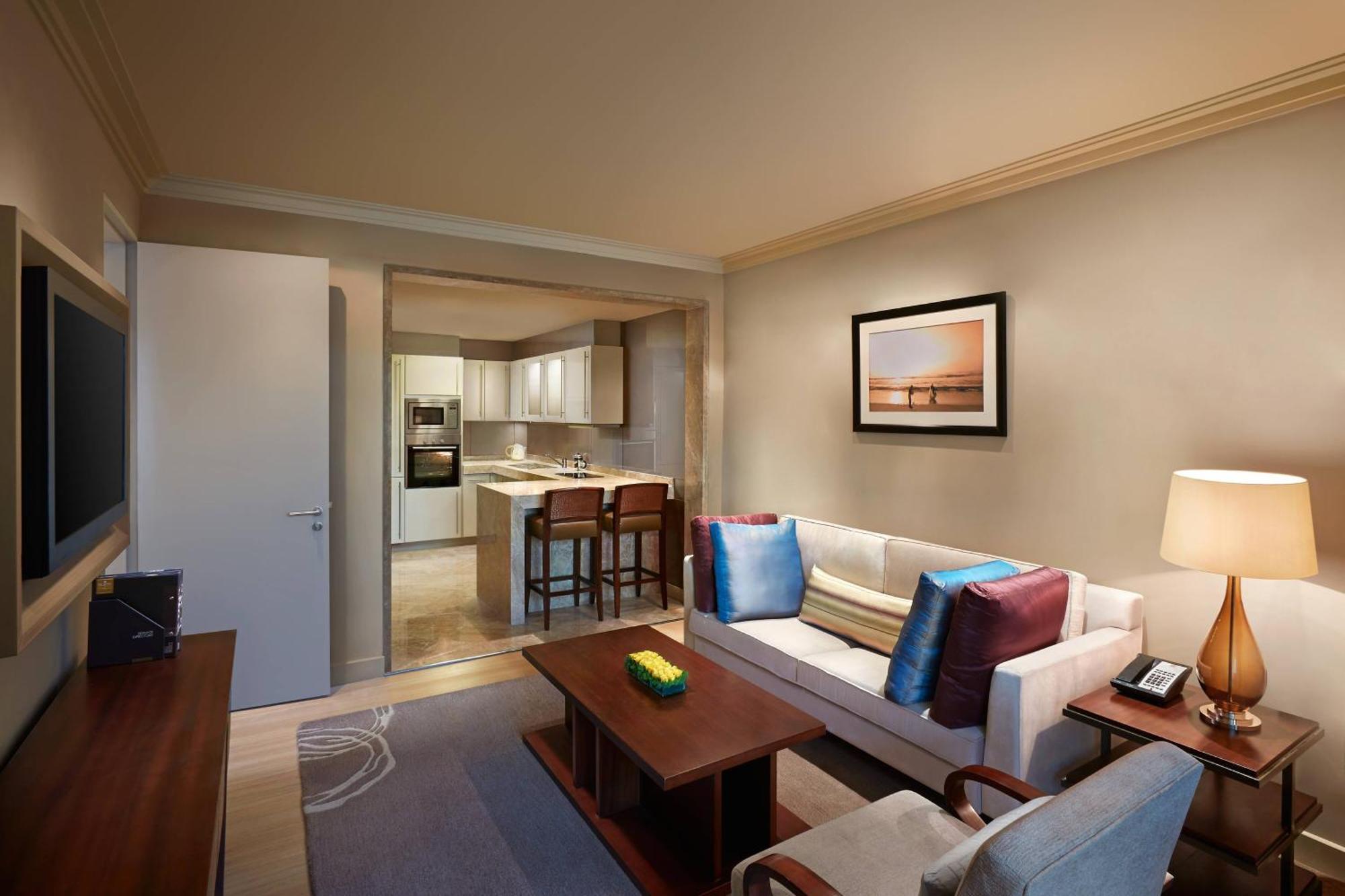 One-Bedroom Apartment 1 Queen – South Wing,1633012609:JPEG
