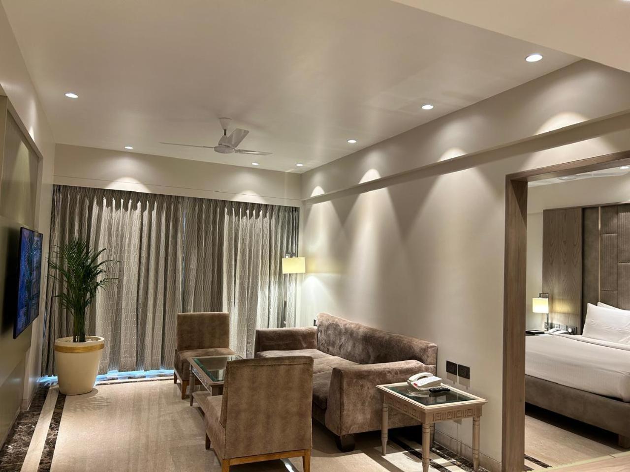 Executive Suite with complimentary 02 ways airport transfers, 10% discount on Food & Soft beverages , a platter of Fruits and Cookies , complimentary sauna and steam once during the stay, early check in and late check out by 4 Hrs subject to availabi,1669829082:JPEG