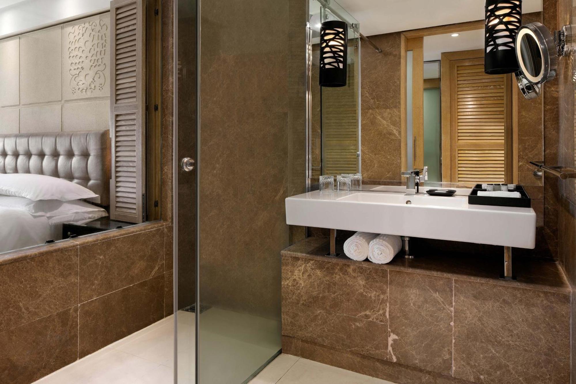 Premium King Room - High Floor/Club Lounge Access