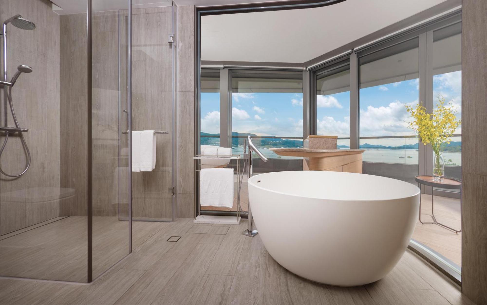 1 King Suite Sea View Balcony