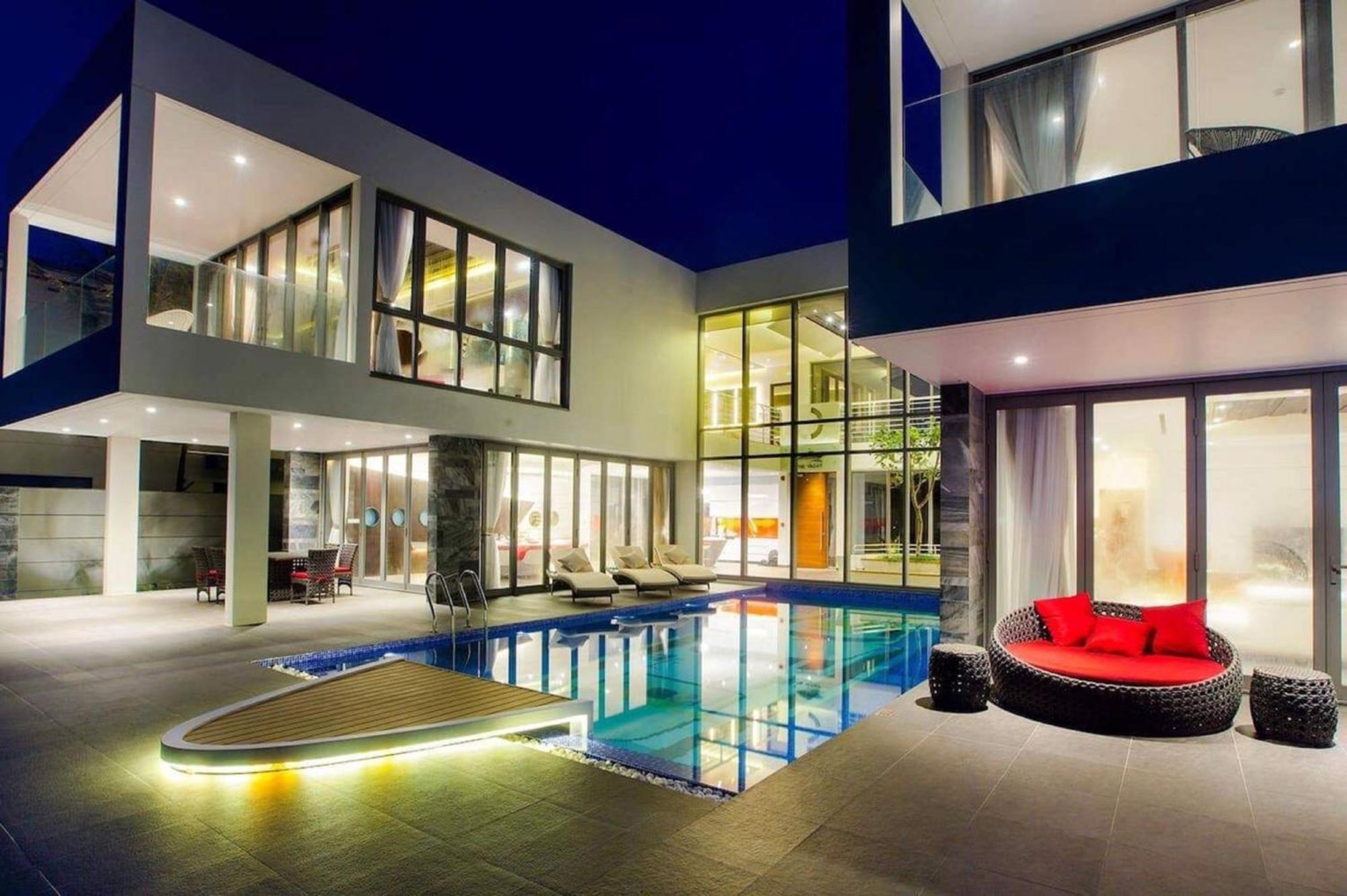 Villa - Beach Front
