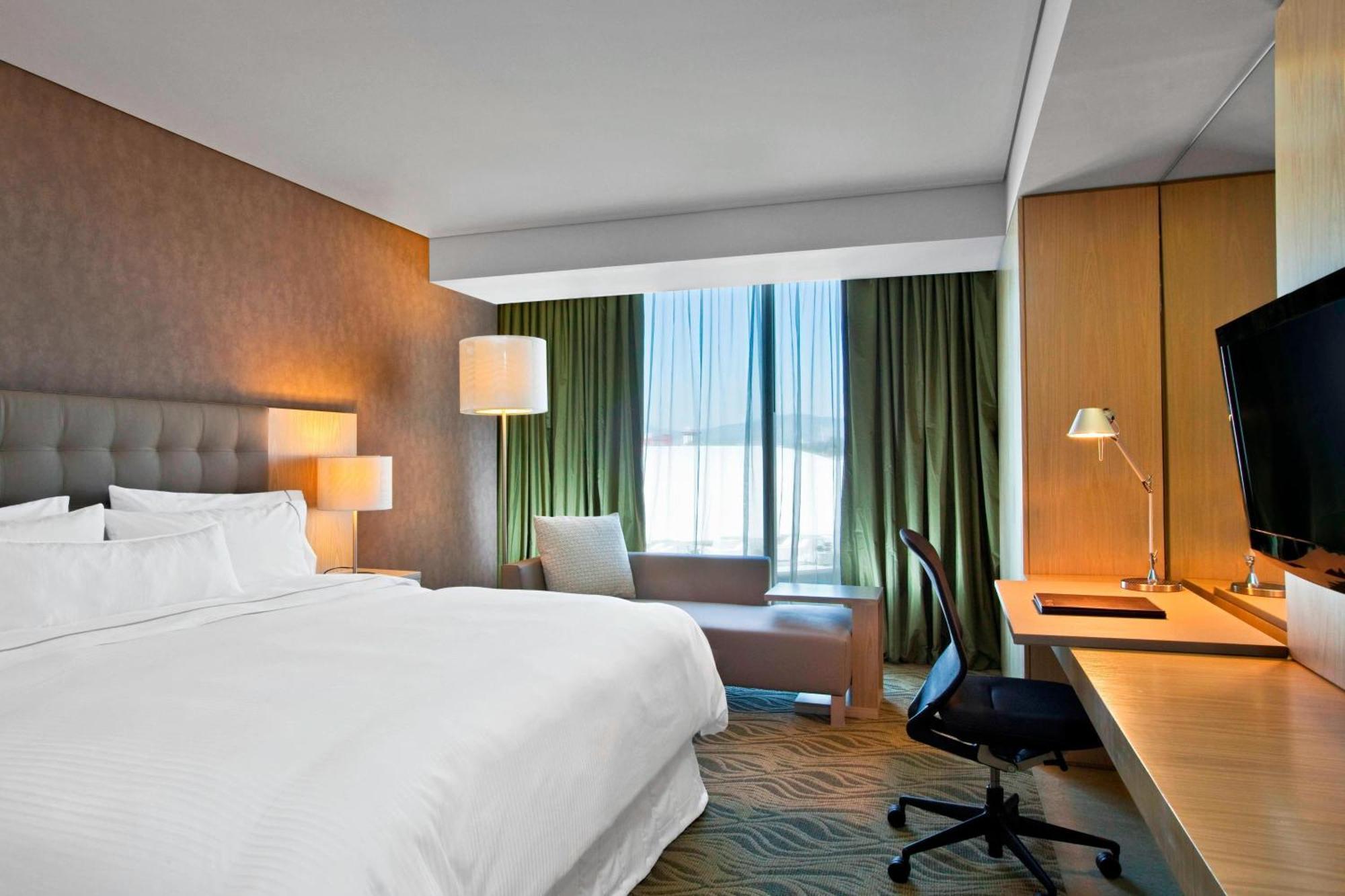 Premium 1 King, Guest room, 1 King, City view