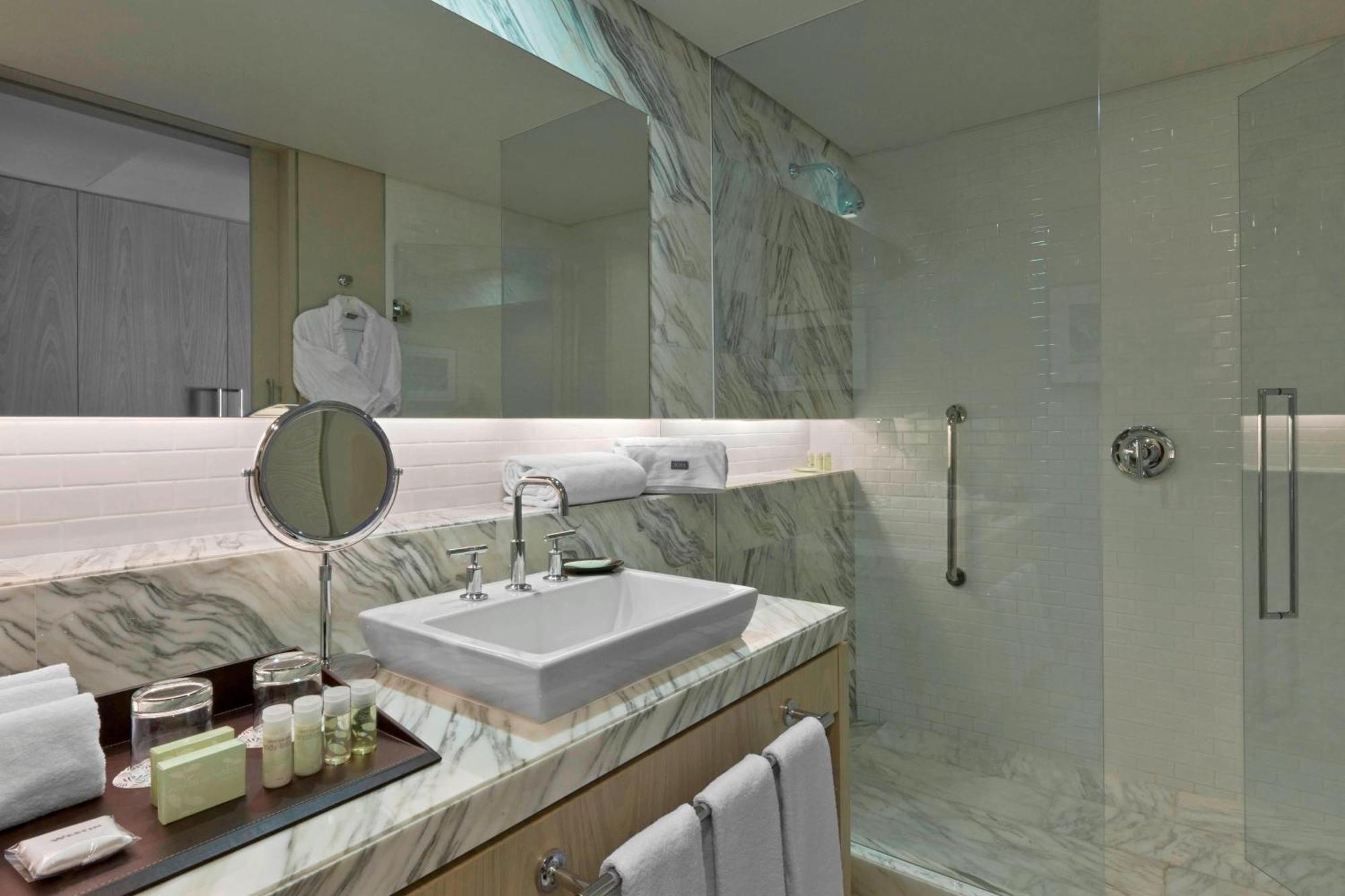 Master, 1 Bedroom Junior Suite, 1 King, City view
