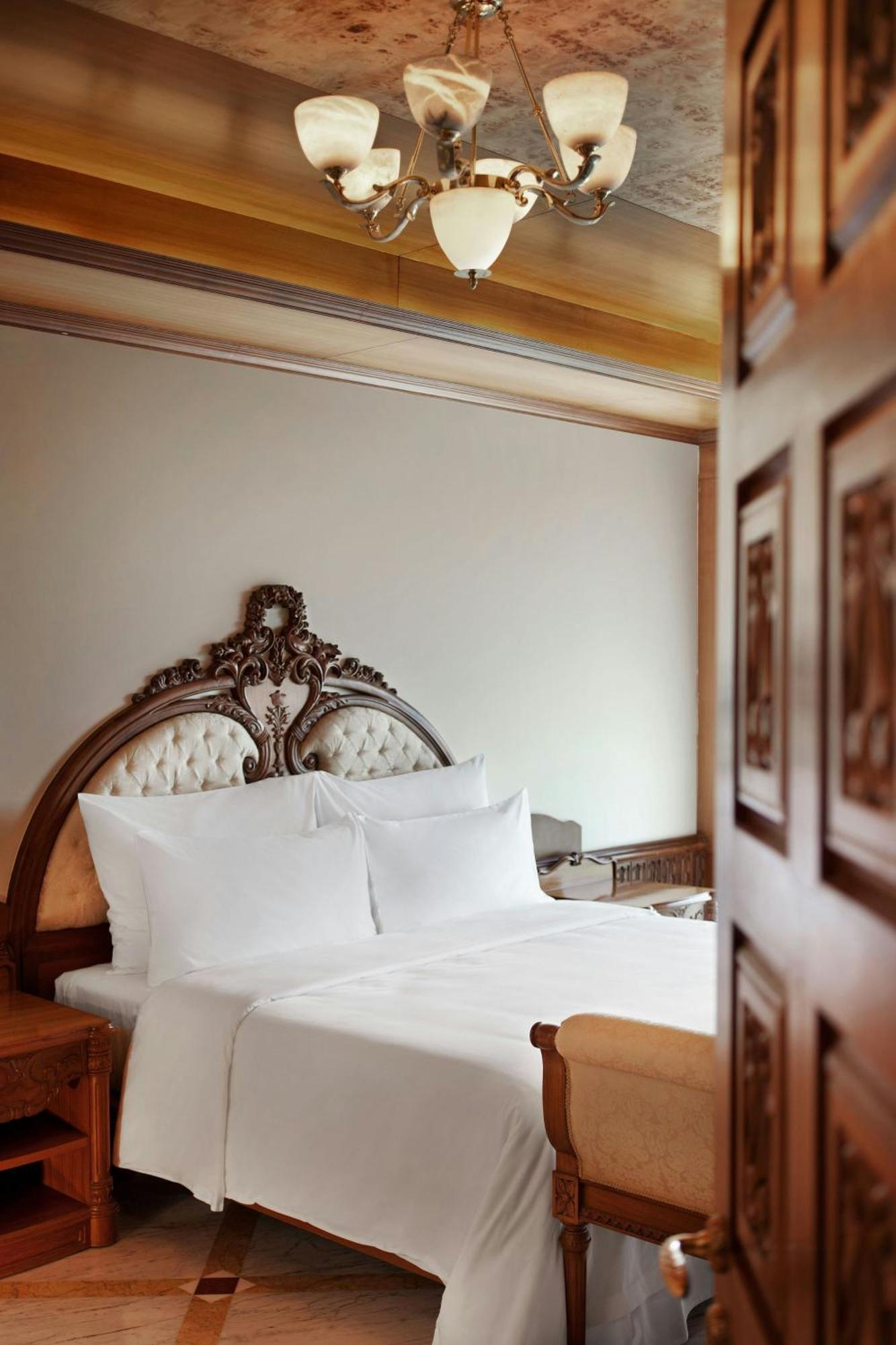 TamilNadu Suite, Club lounge access, 1 King, City view