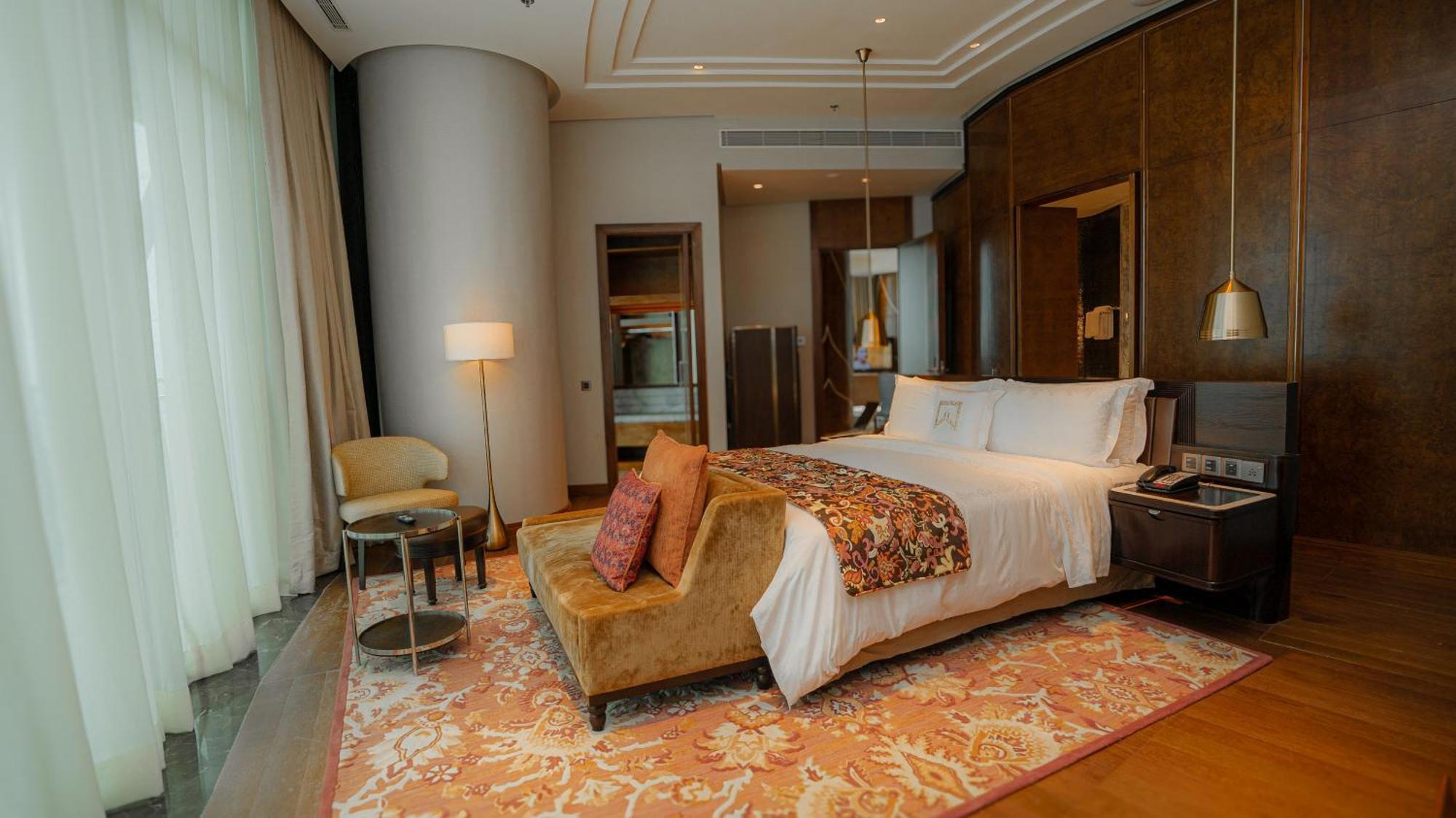 Luxury Suite with Waterfront View, Private Balcony & Luxury Hours,1635895143:JPEG