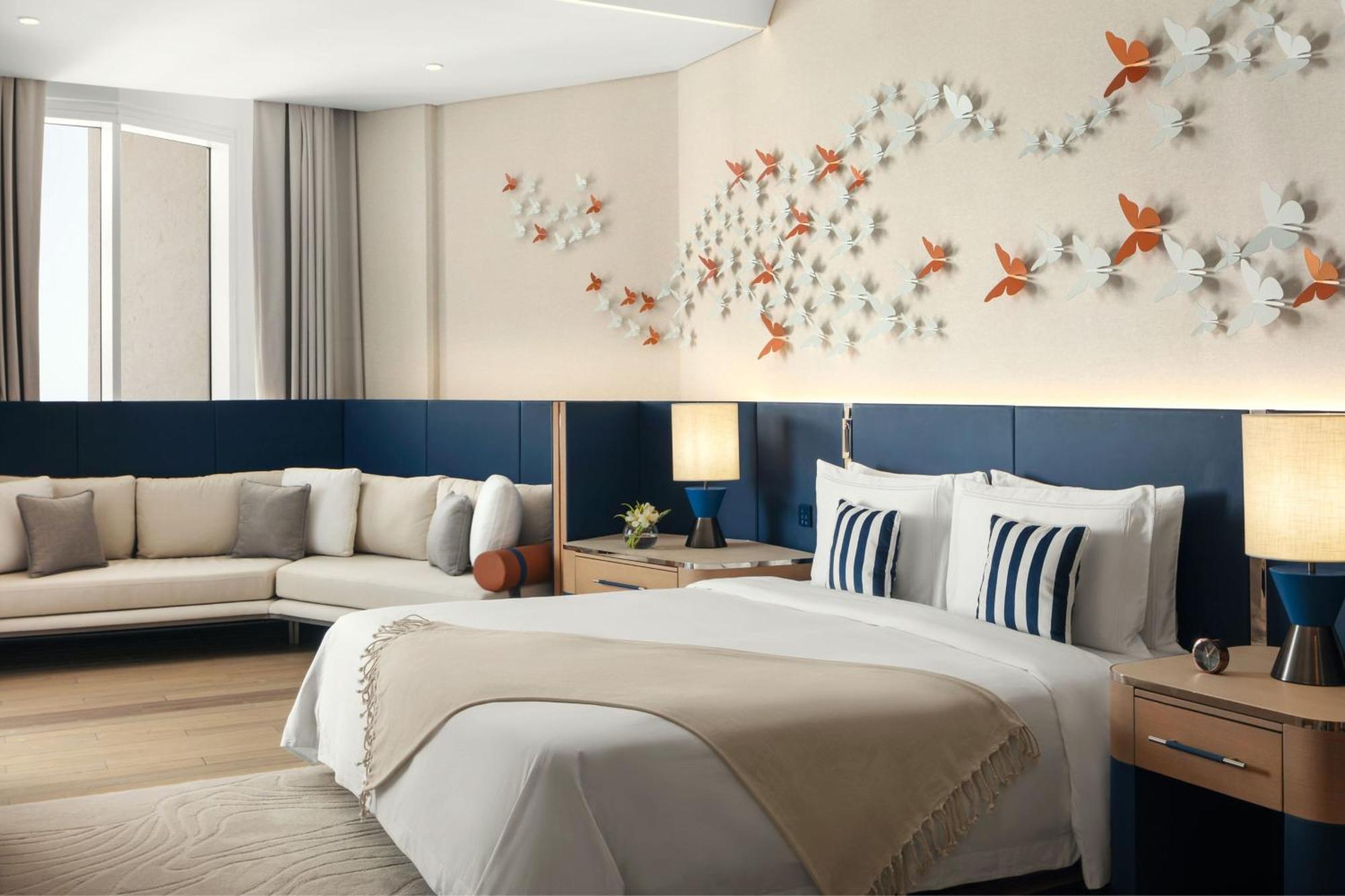 Caroline Astor King Suite with Balcony and Sea View