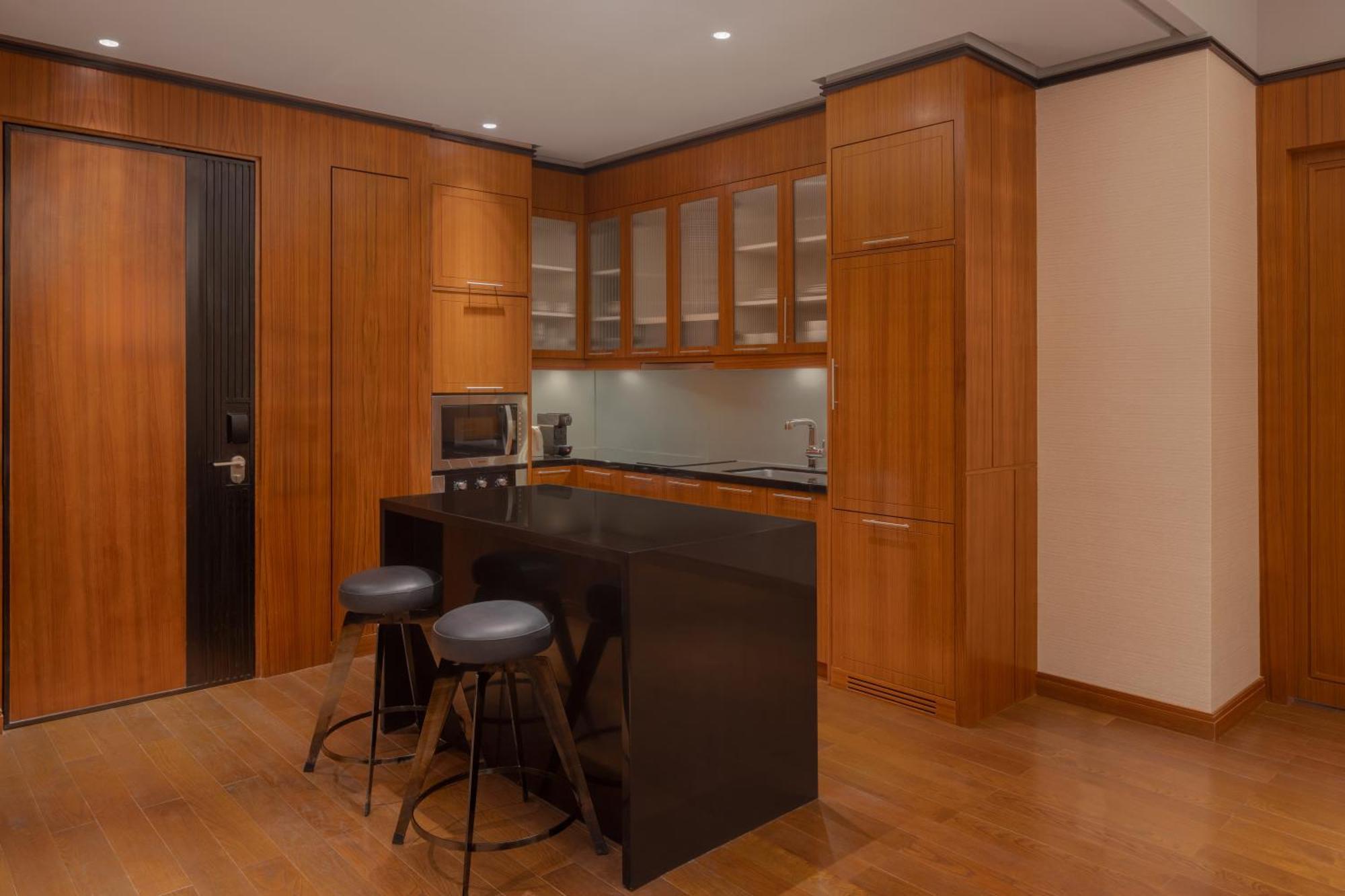 Three-Bedroom Family Apartment with Waterfront