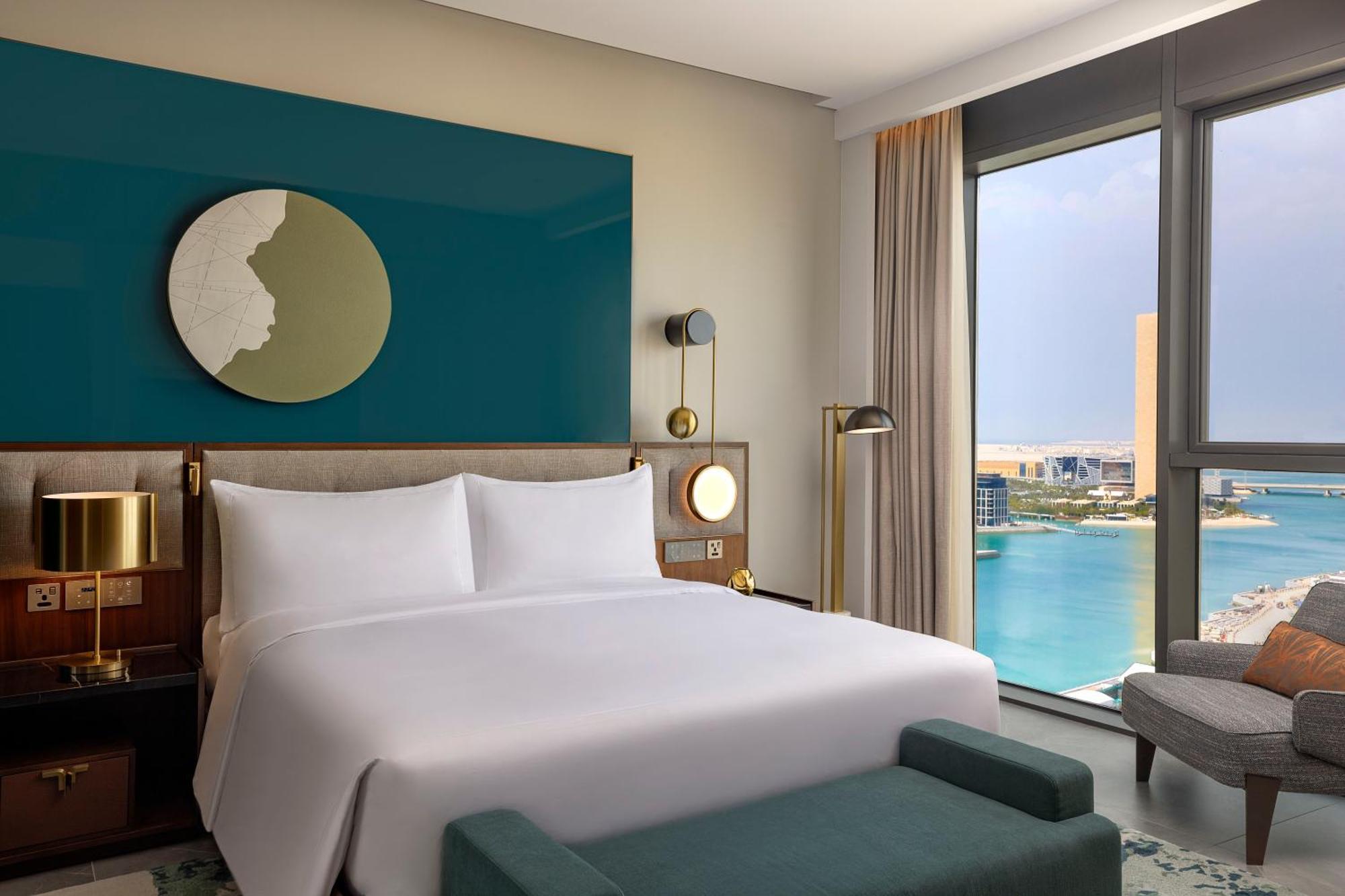 King One Bedroom Corner Suite Bay View