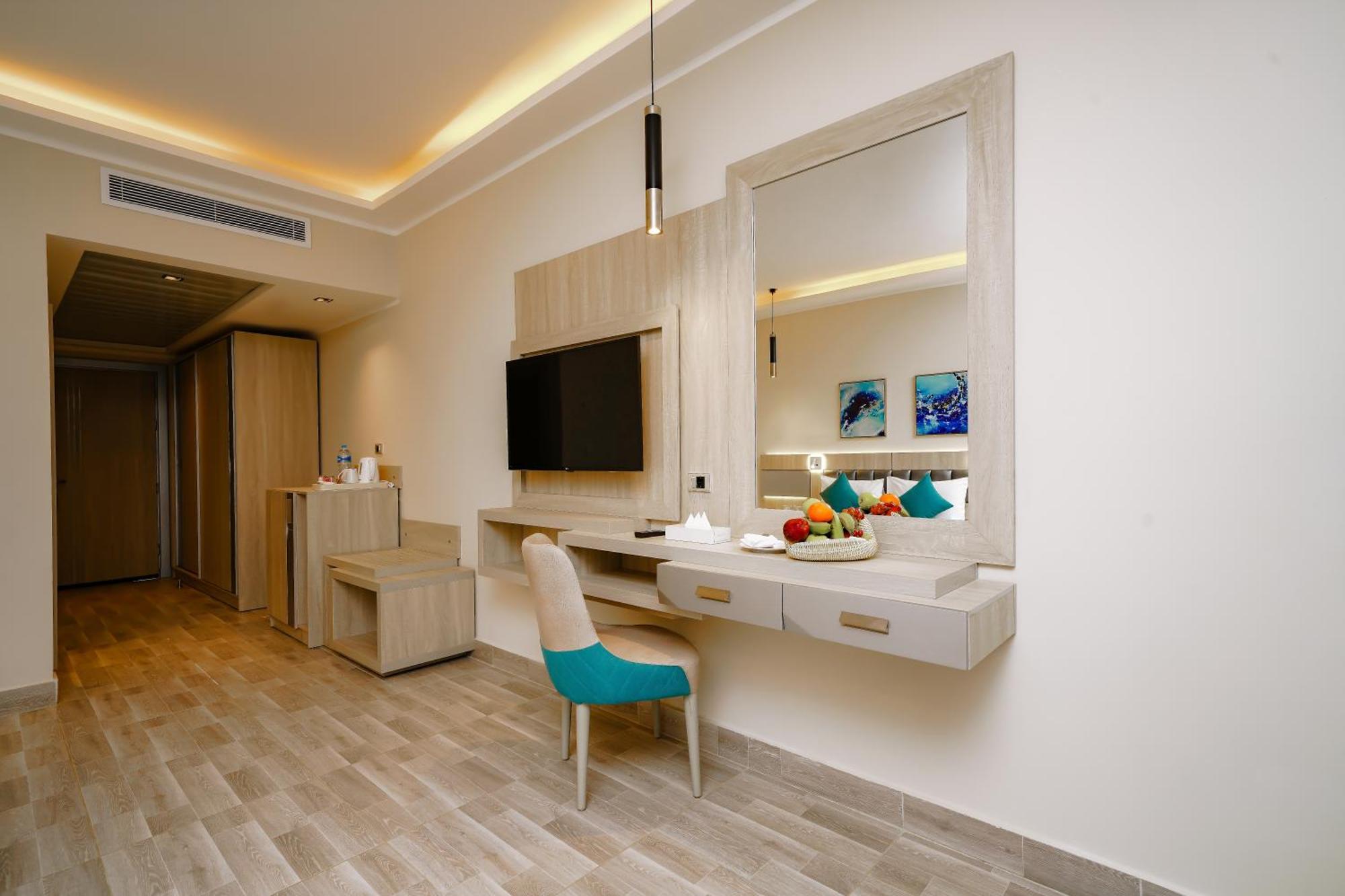 Double or Twin Room with Partial Sea View