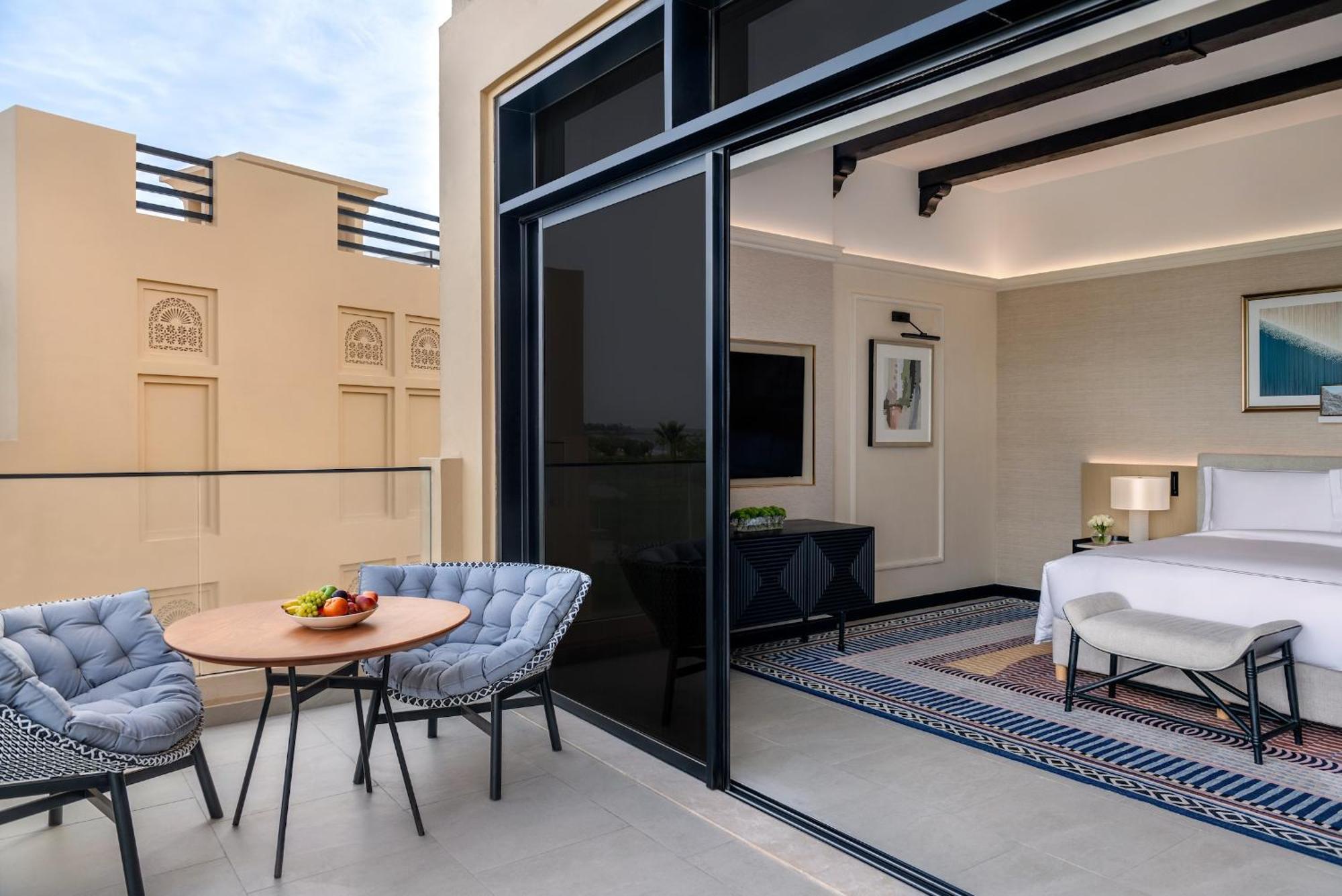 One-Bedroom Magnifique Suite with Club Benefits - Beachfront