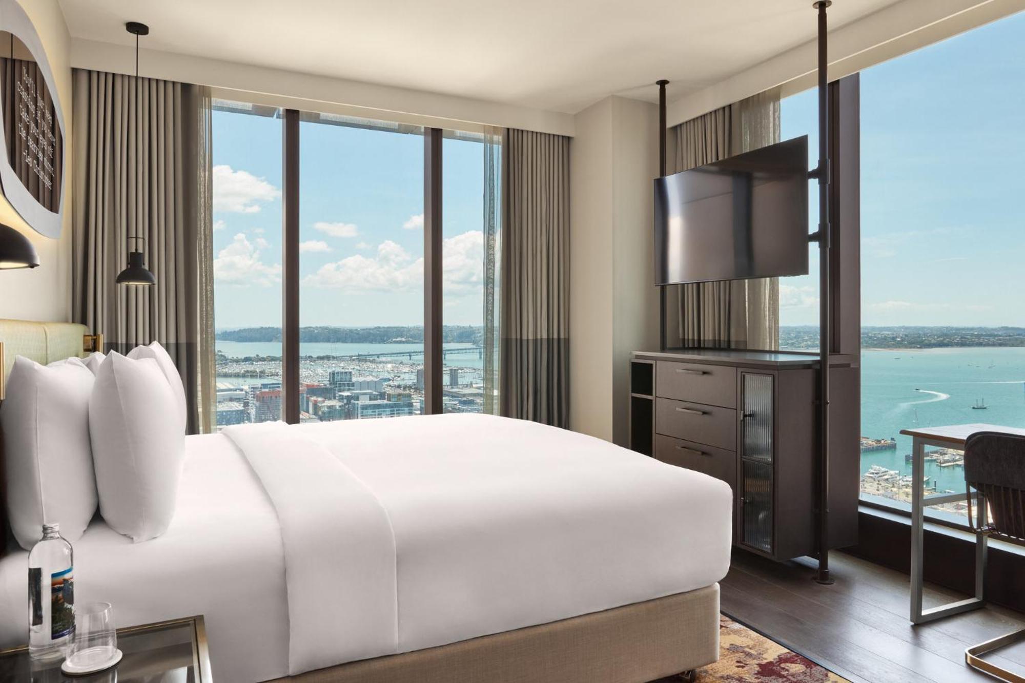 Standard Corner King Room with Harbour View - High Floor