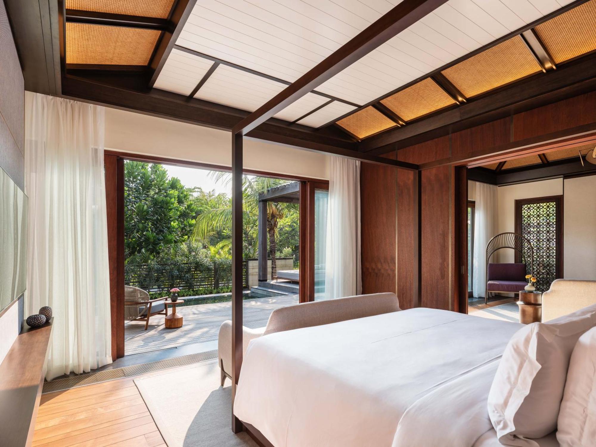 One-Bedroom Villa with Private Pool and Garden View with Regent Club Access