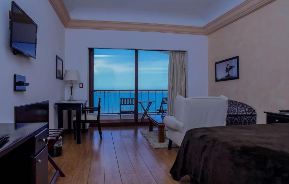 Suite with Hot Tub