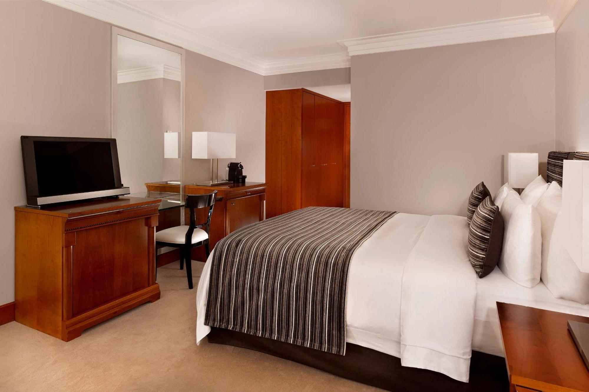 Superior King or Twin Room with City View