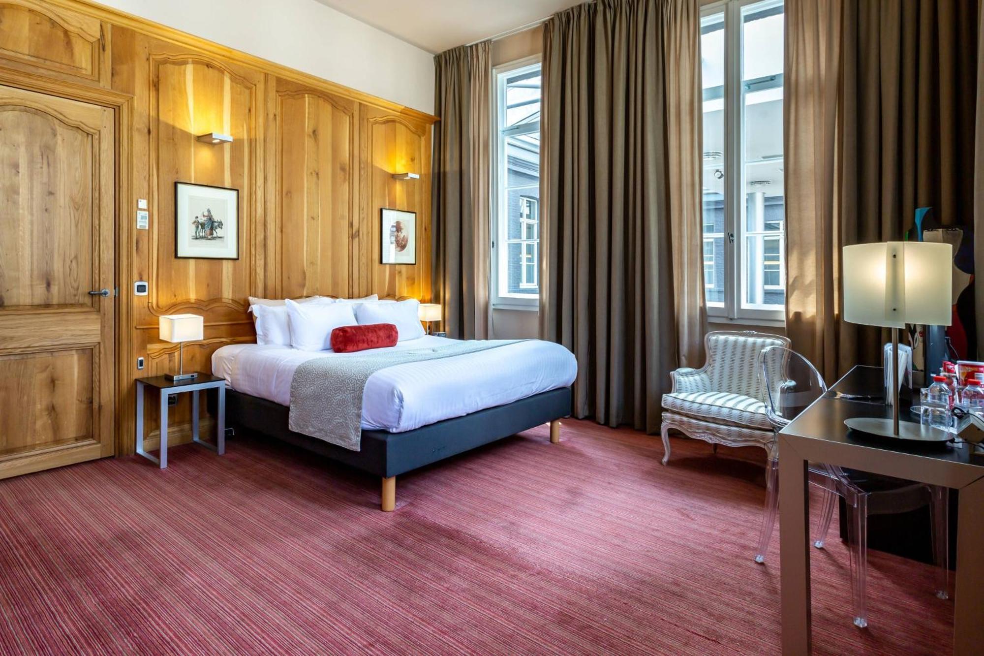 Executive Queen Room,1643135706:JPEG