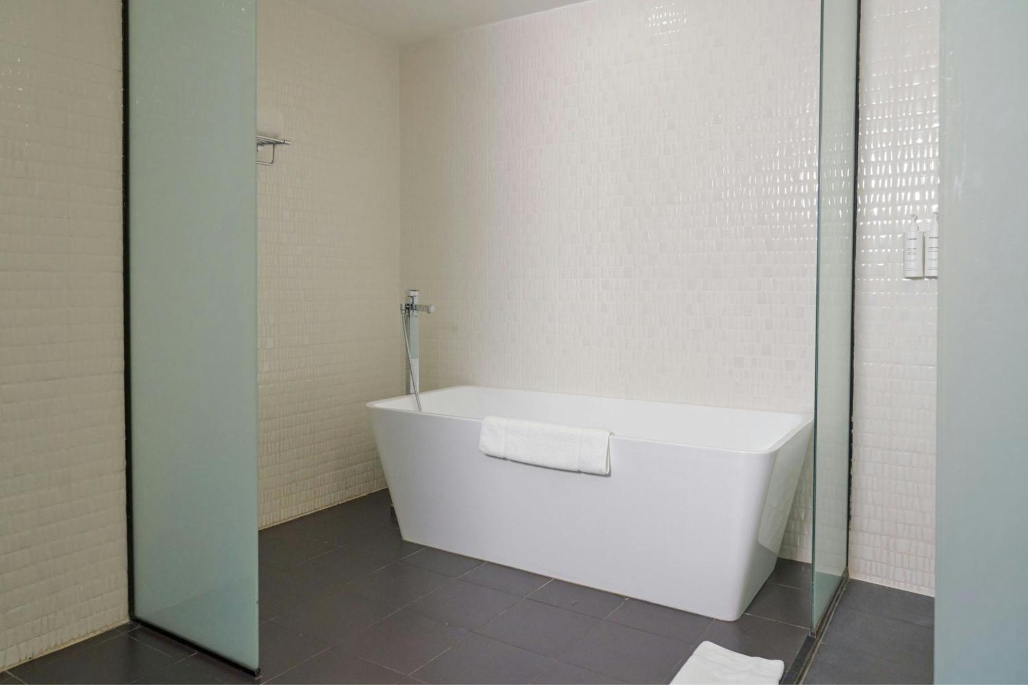 Loft Studio with City View,1643180046:JPEG