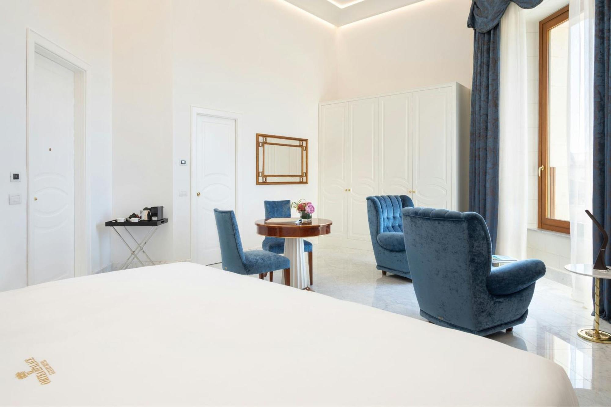 Deluxe King Room with Partial Sea View