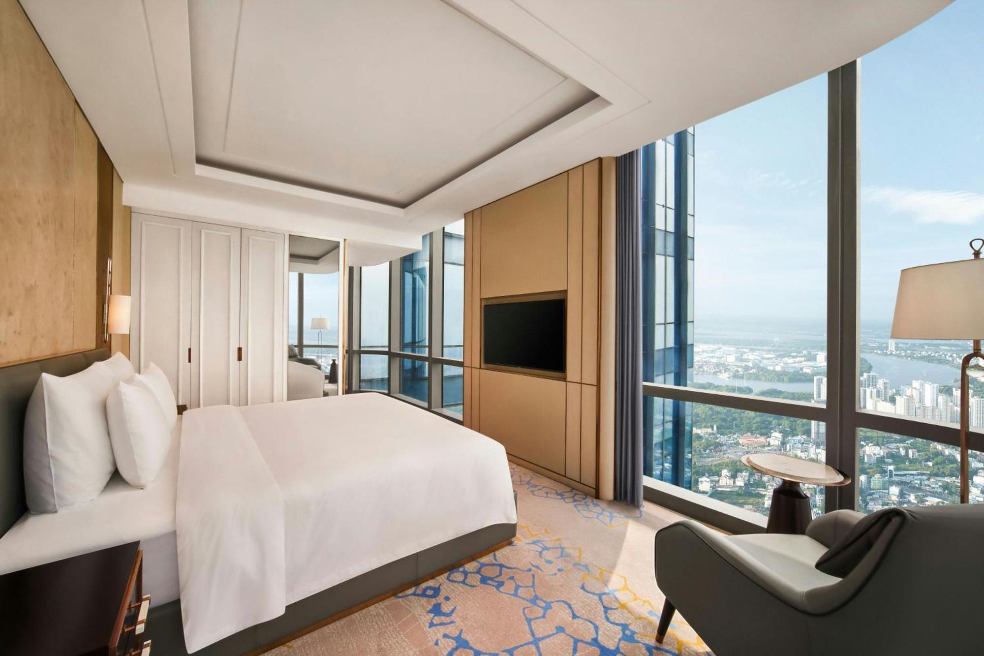 Club King Room with Panoramic View - Club Lounge Access
