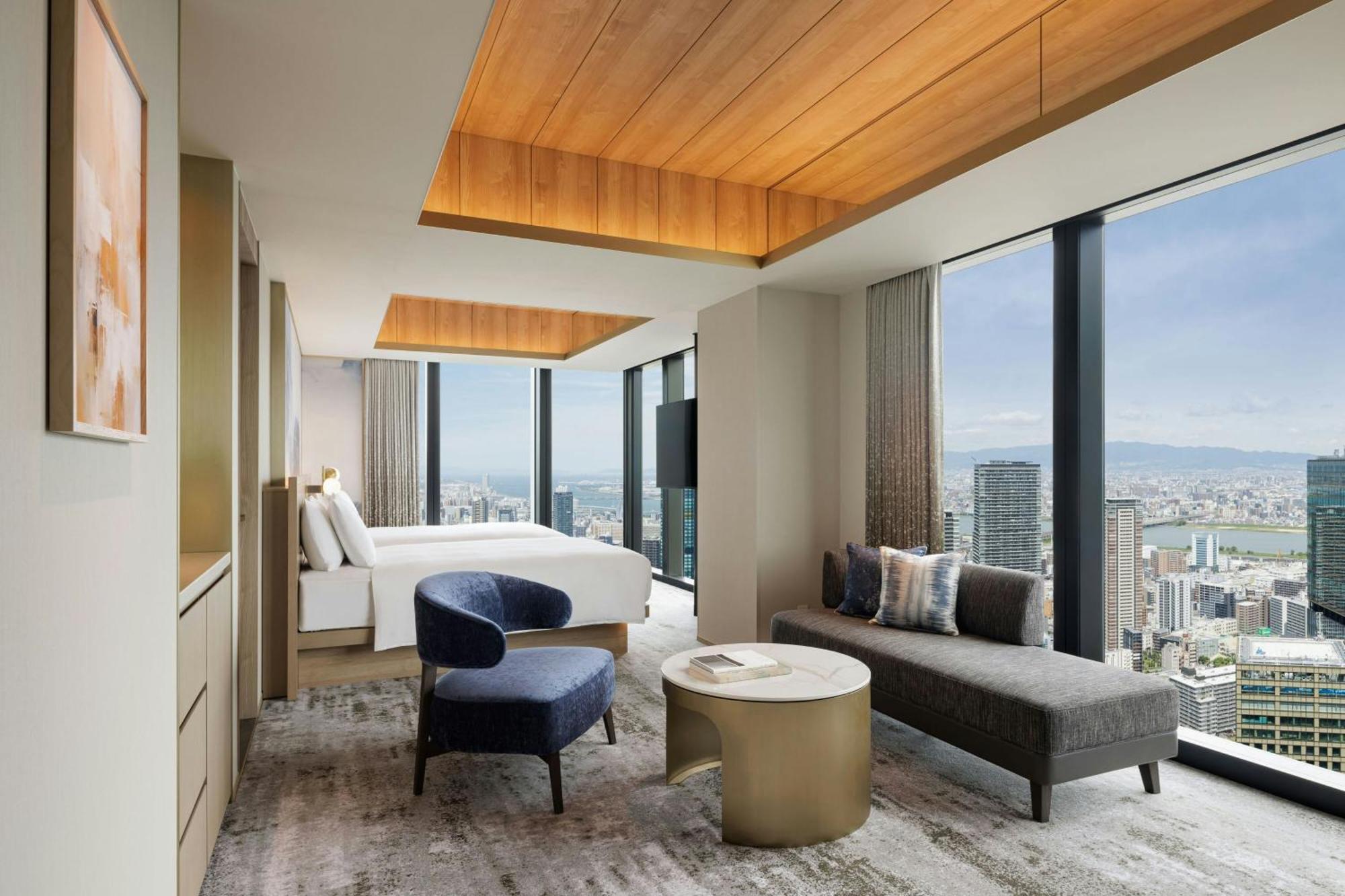 Specialty Corner Twin Room with City View - Top Floor