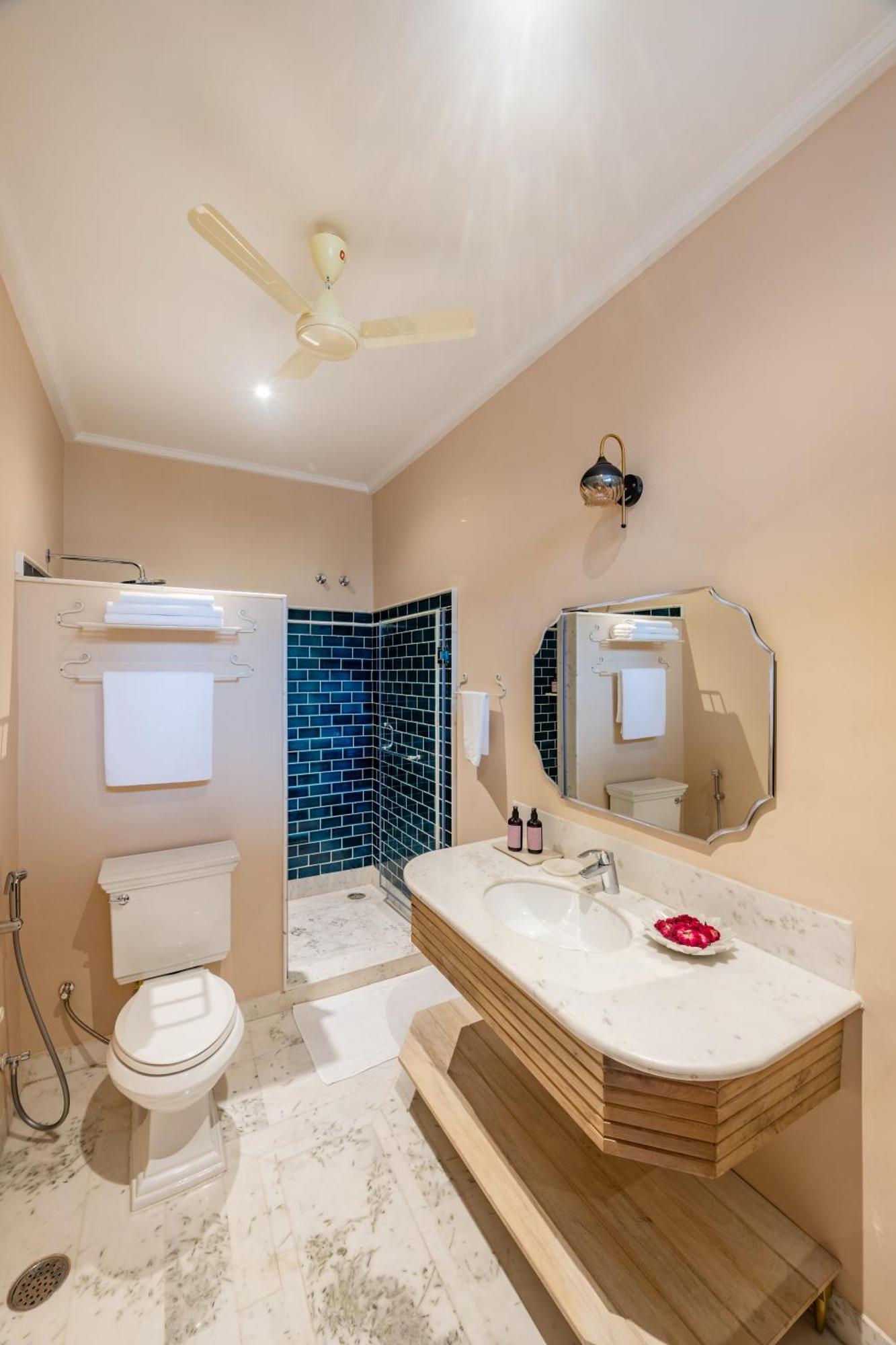 Deluxe Double Room (2 Adults + 1 Child)