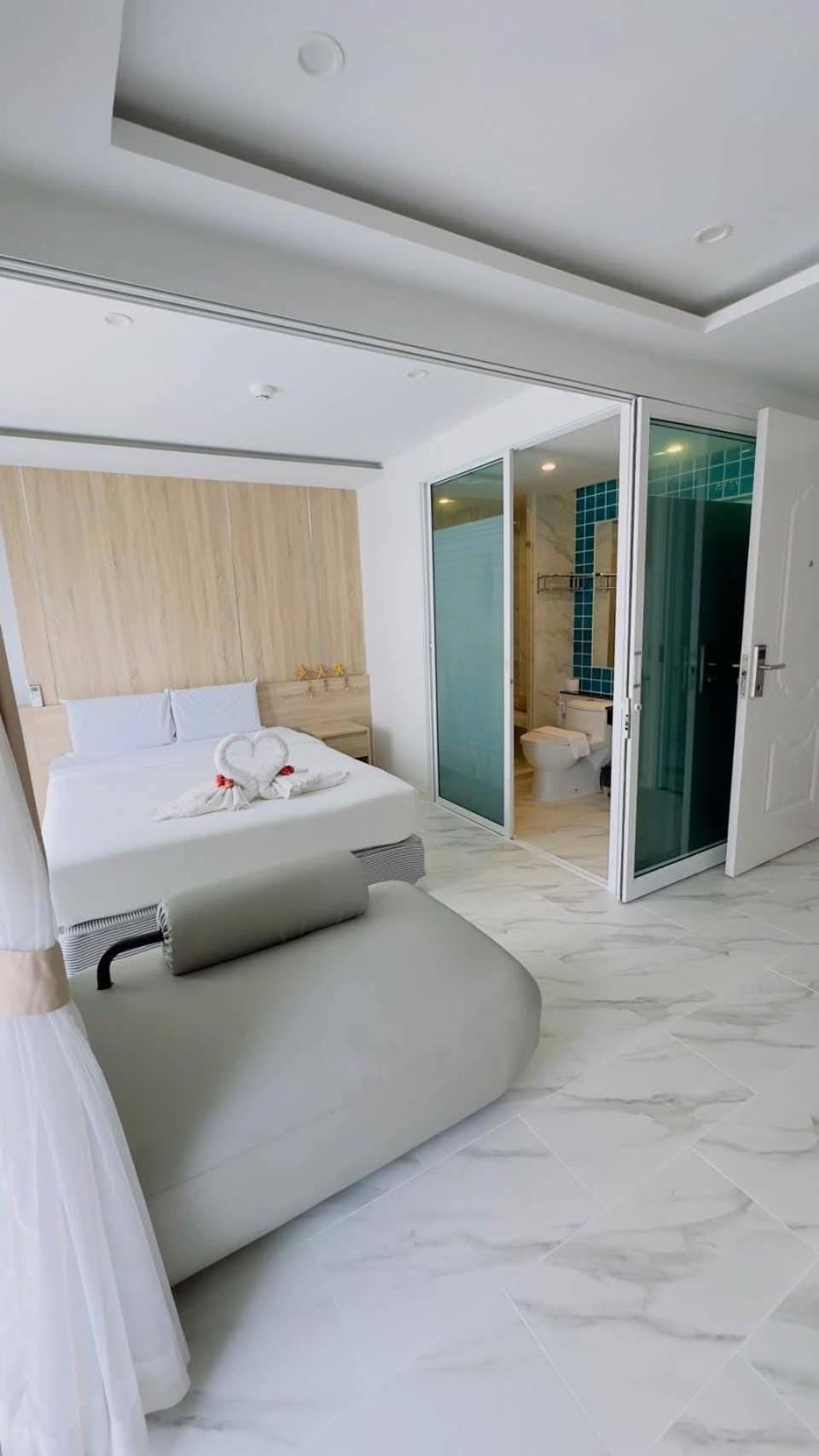 Deluxe Double or Twin Room with City View