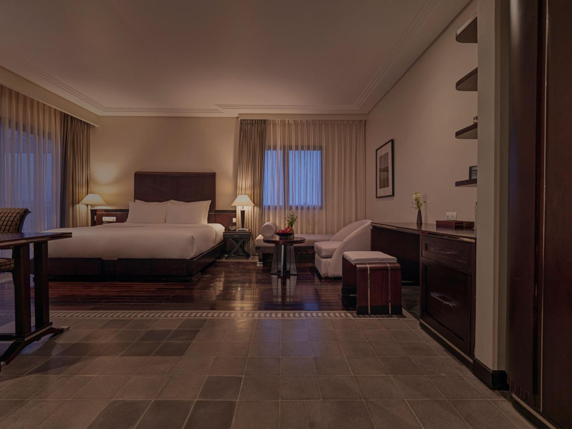Deluxe King Room with Garden View