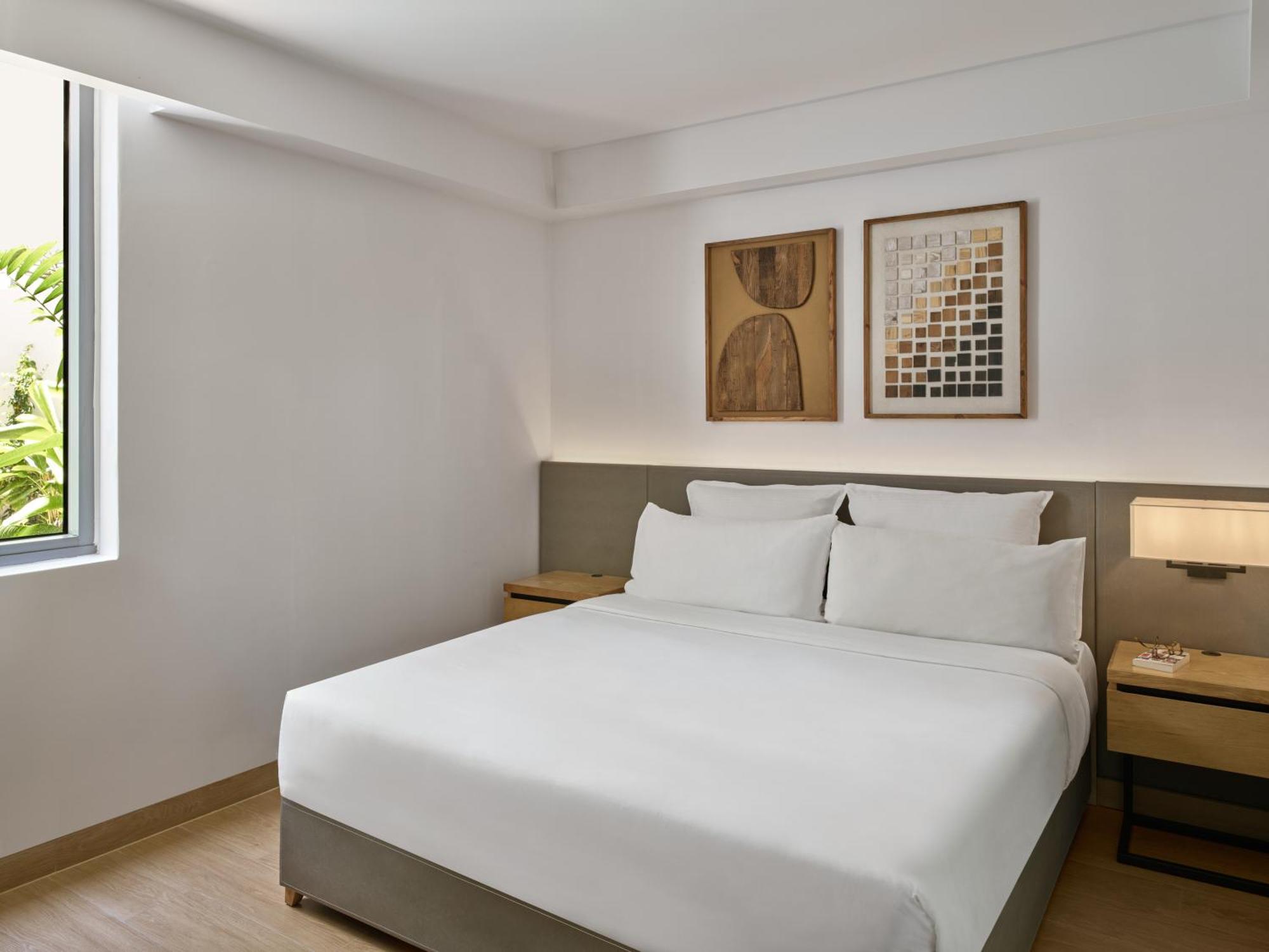 Crowne Suite with Pool Access and Ocean View