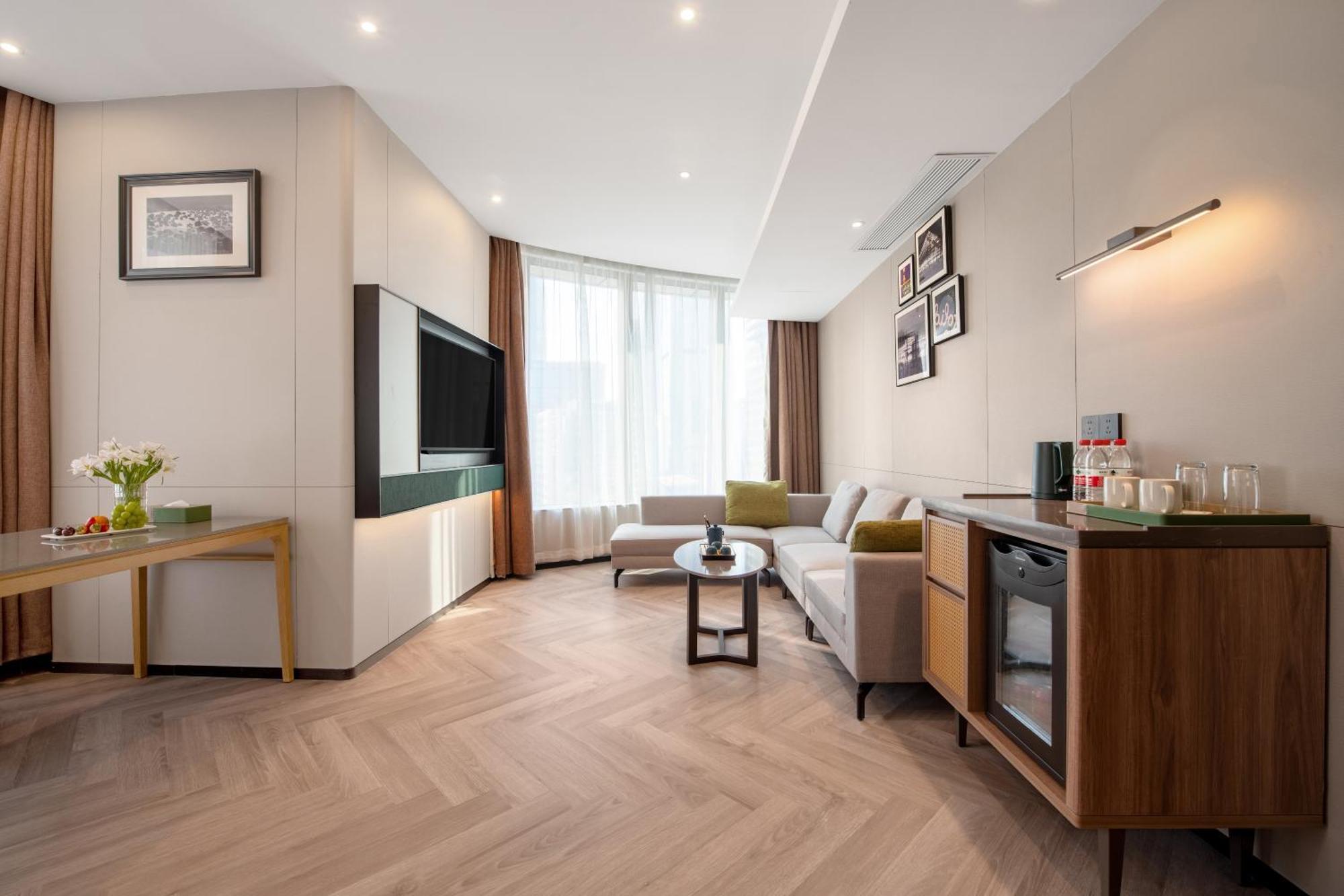 One-Bedroom Suite with IFC Tower View