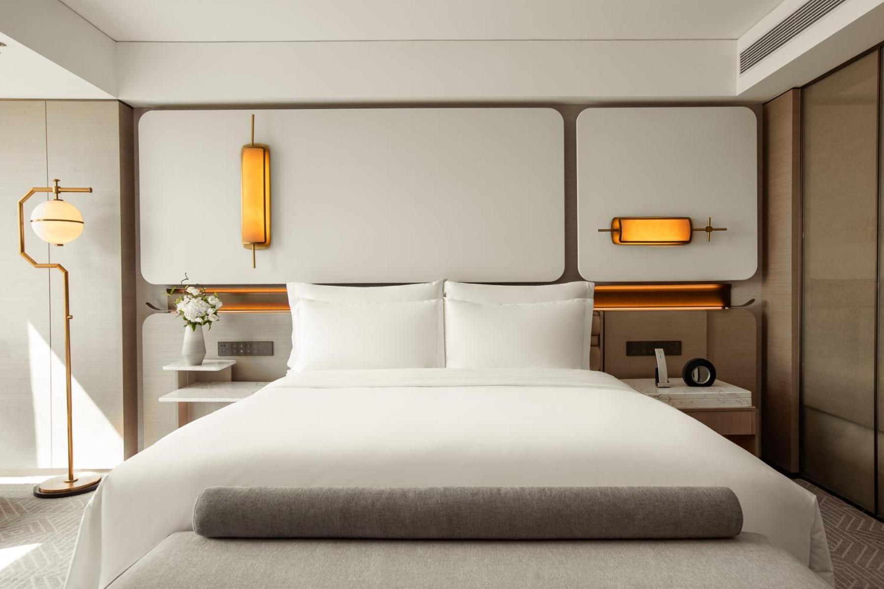 Classic King Room with City View