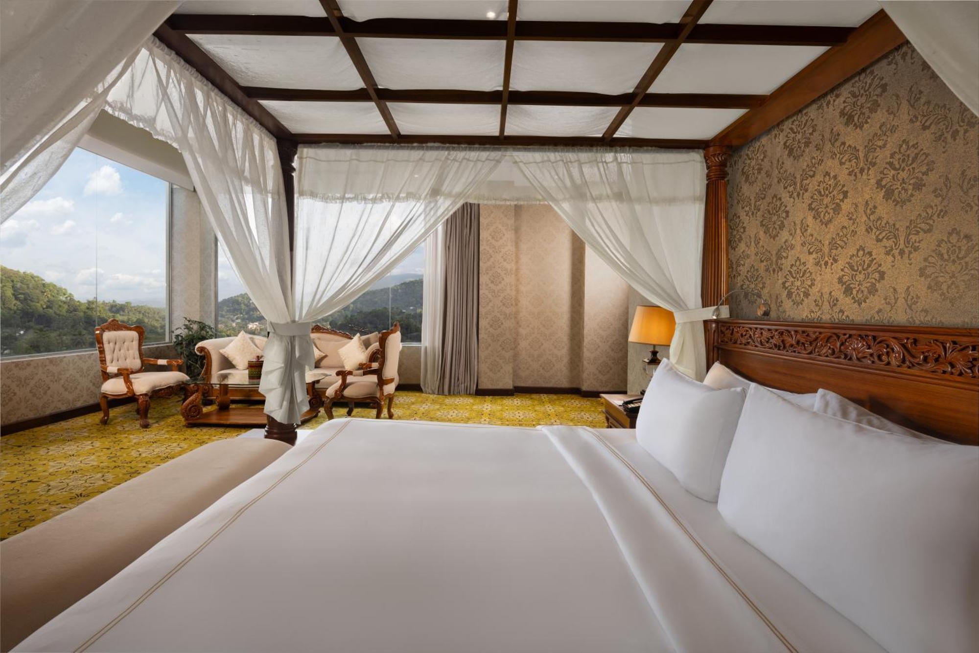 Crown Suite with Early Check-in / Late Check-out on Availability & 10% on all Spa Treatments,1648927305:JPEG