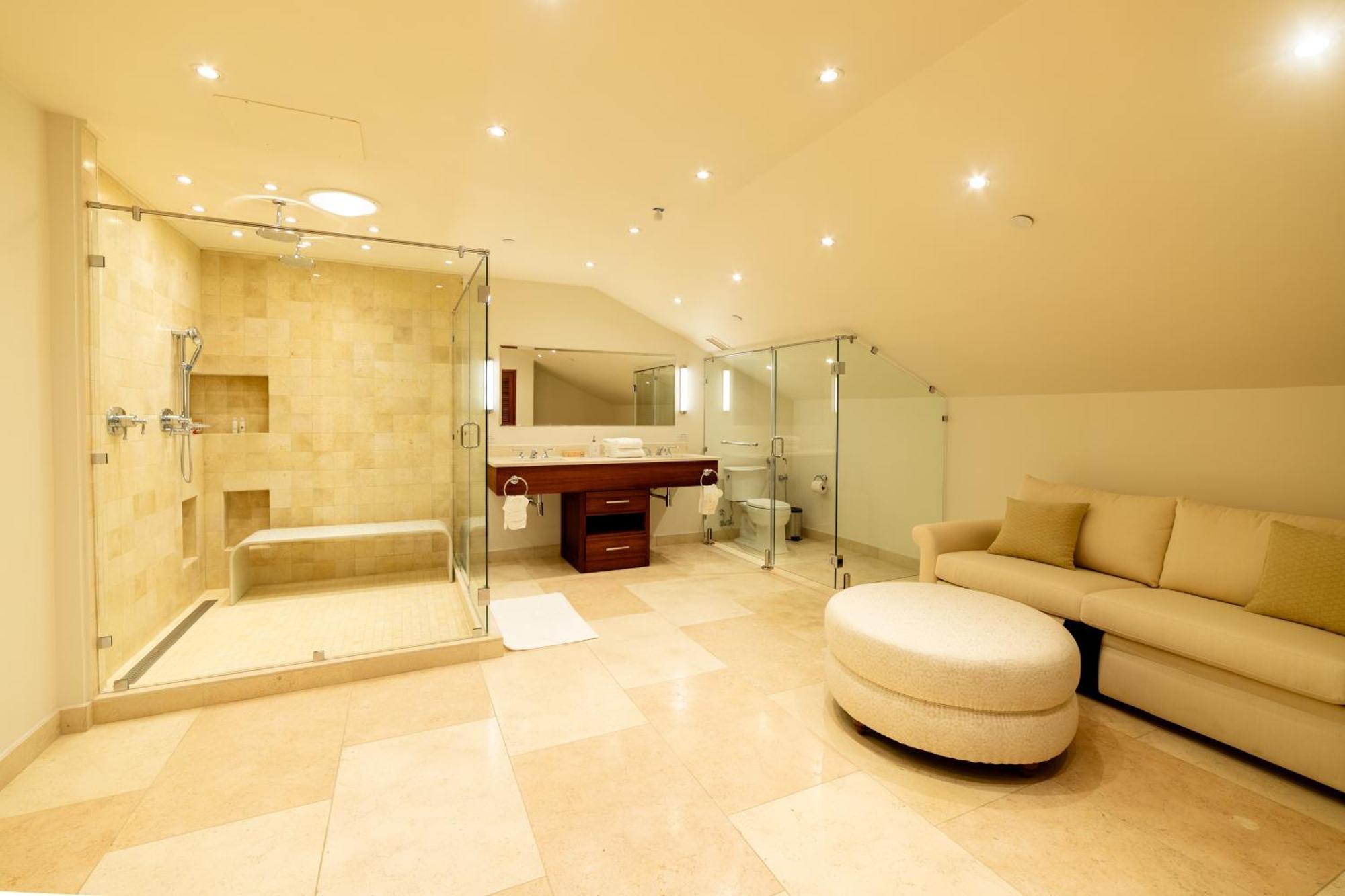King Suite with Balcony GS-1