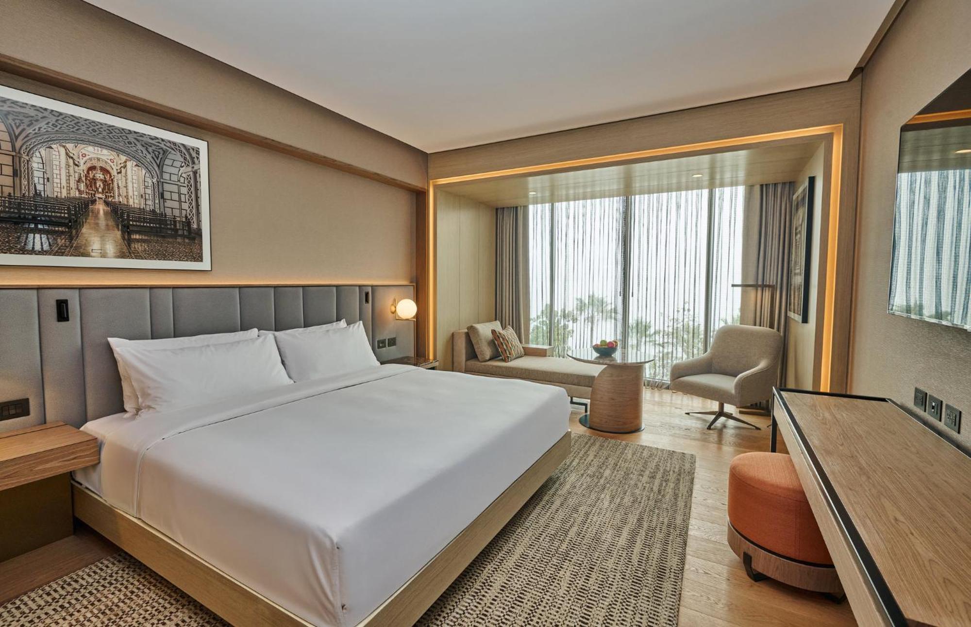Classic King Room with Ocean View - Club Floor